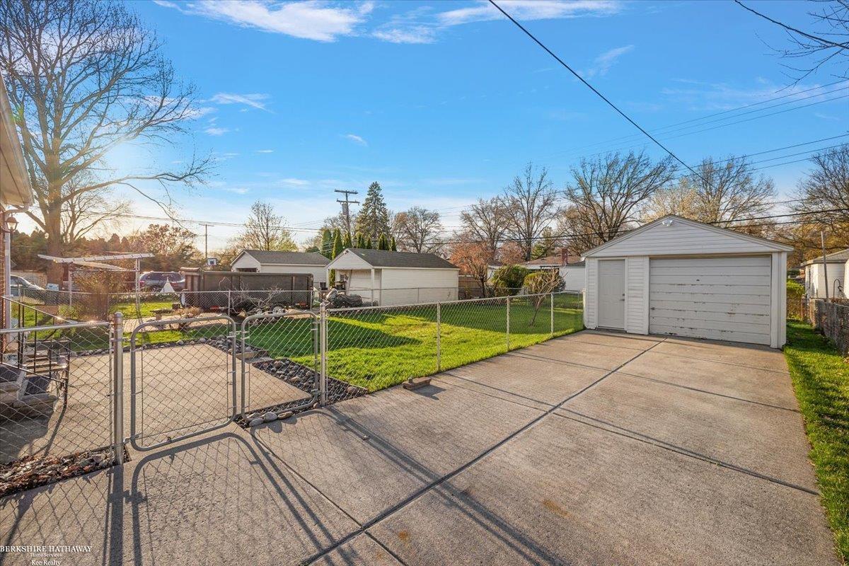 Saint Clair Shores, Michigan 48081, United States, 3 Bedrooms Bedrooms, ,1 BathroomBathrooms,Residential,Pending,114555