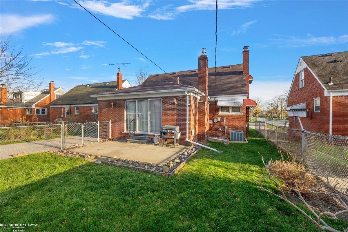 Saint Clair Shores, Michigan 48081, United States, 3 Bedrooms Bedrooms, ,1 BathroomBathrooms,Residential,Pending,114555