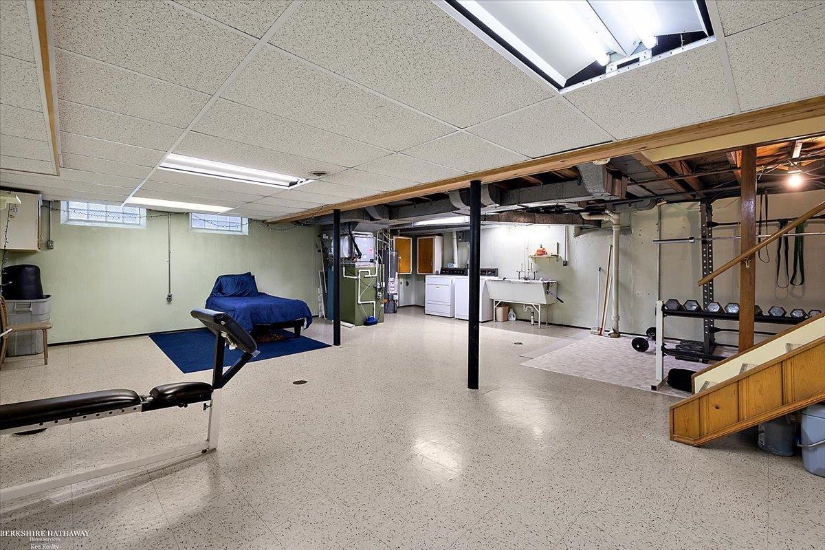 Saint Clair Shores, Michigan 48081, United States, 3 Bedrooms Bedrooms, ,1 BathroomBathrooms,Residential,Pending,114555