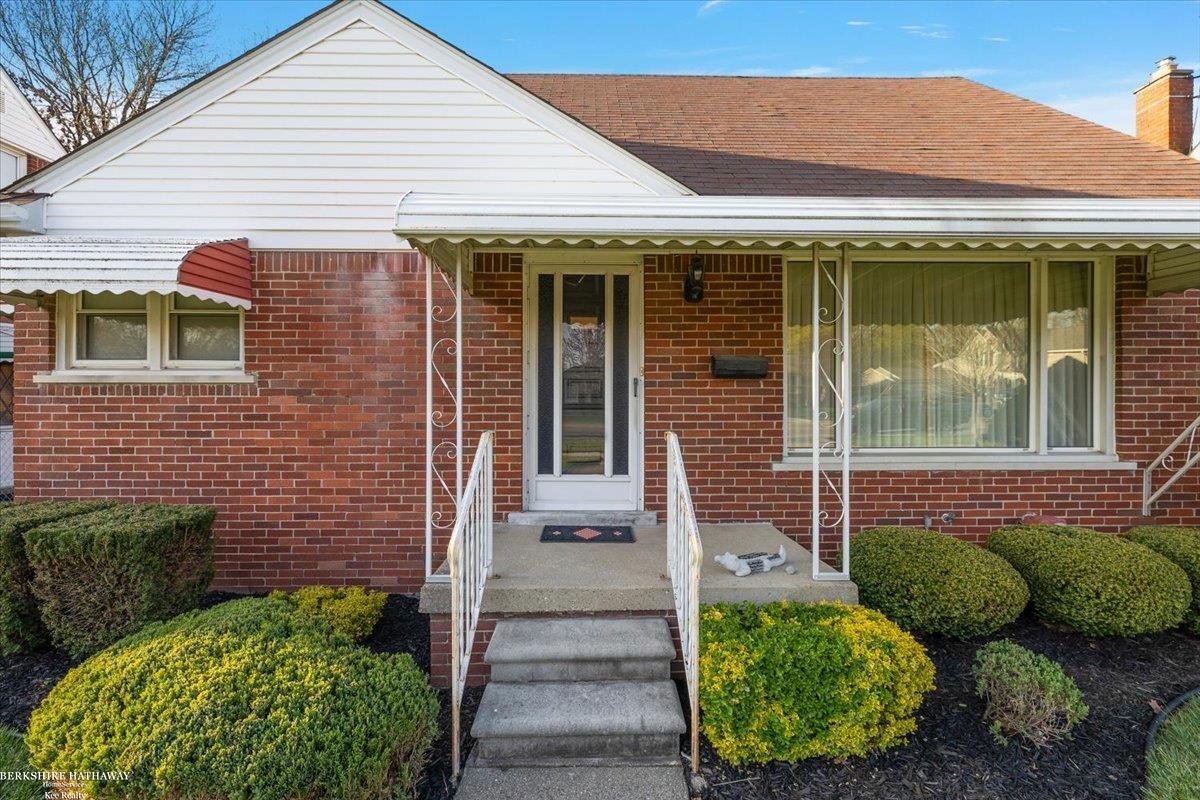 Saint Clair Shores, Michigan 48081, United States, 3 Bedrooms Bedrooms, ,1 BathroomBathrooms,Residential,Pending,114555