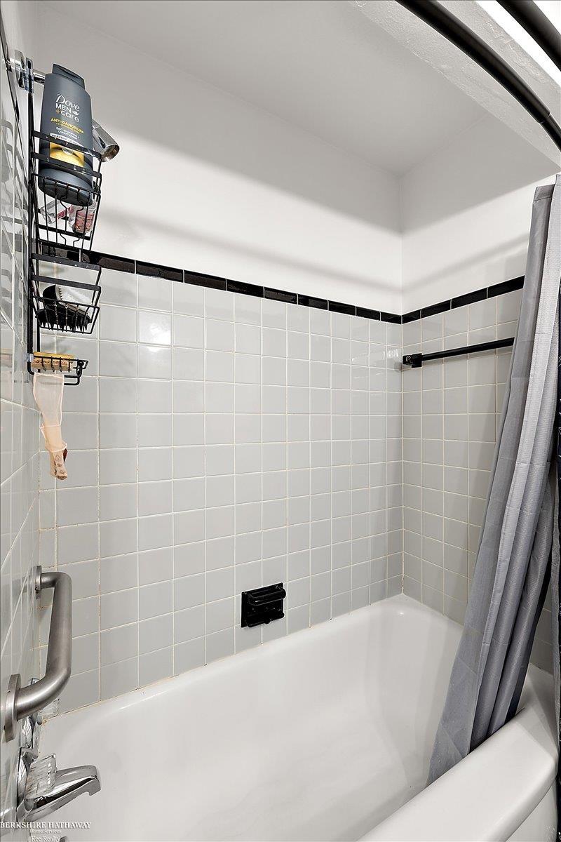 Saint Clair Shores, Michigan 48081, United States, 3 Bedrooms Bedrooms, ,1 BathroomBathrooms,Residential,Pending,114555