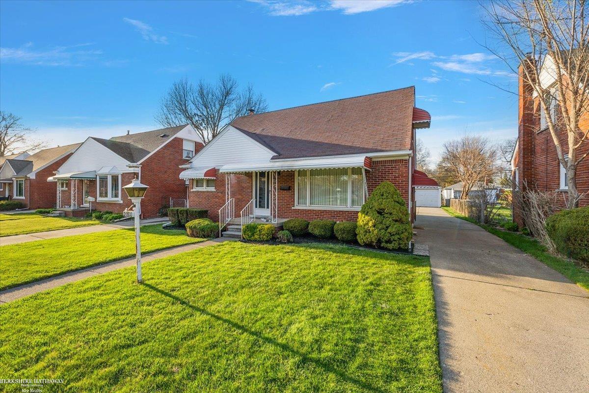 Saint Clair Shores, Michigan 48081, United States, 3 Bedrooms Bedrooms, ,1 BathroomBathrooms,Residential,Pending,114555