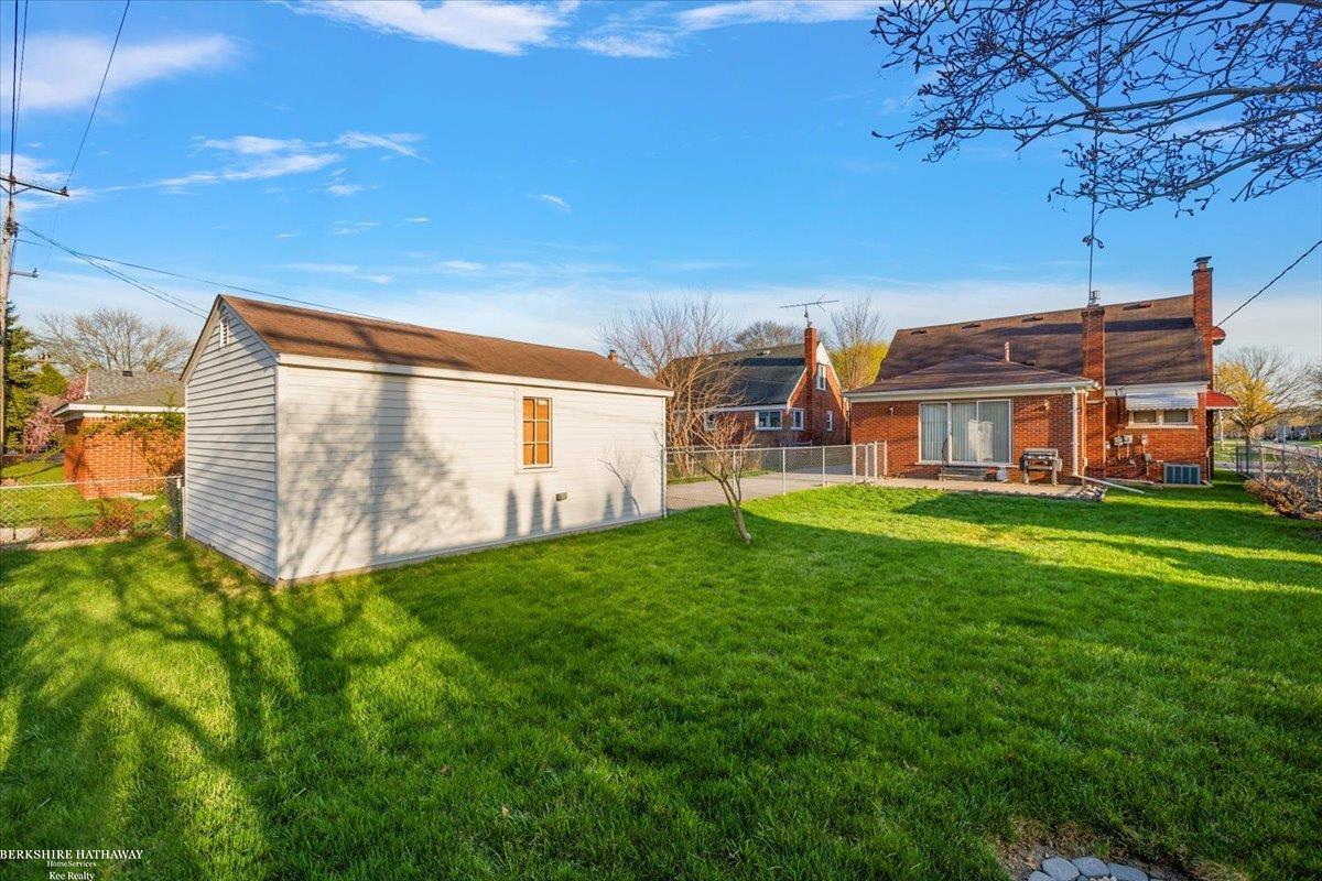 Saint Clair Shores, Michigan 48081, United States, 3 Bedrooms Bedrooms, ,1 BathroomBathrooms,Residential,Pending,114555