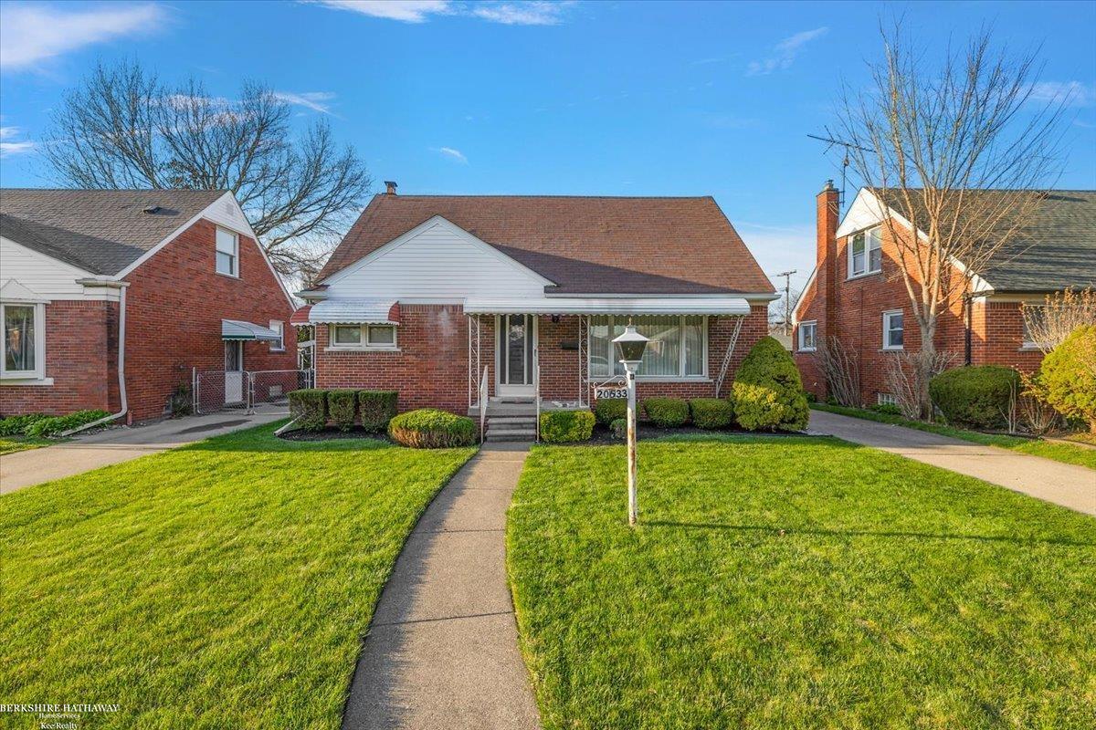 Saint Clair Shores, Michigan 48081, United States, 3 Bedrooms Bedrooms, ,1 BathroomBathrooms,Residential,Pending,114555