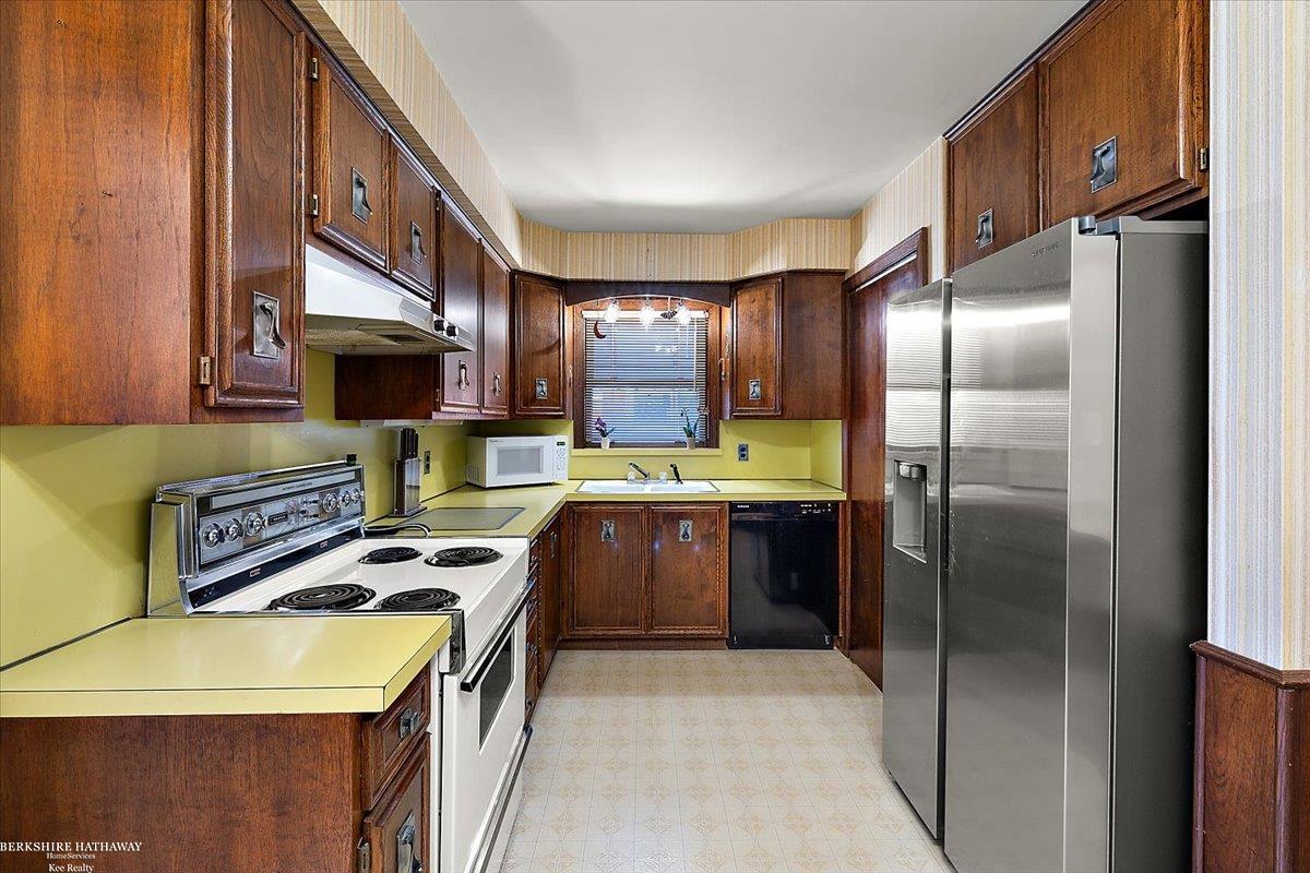 Saint Clair Shores, Michigan 48081, United States, 3 Bedrooms Bedrooms, ,1 BathroomBathrooms,Residential,Pending,114555