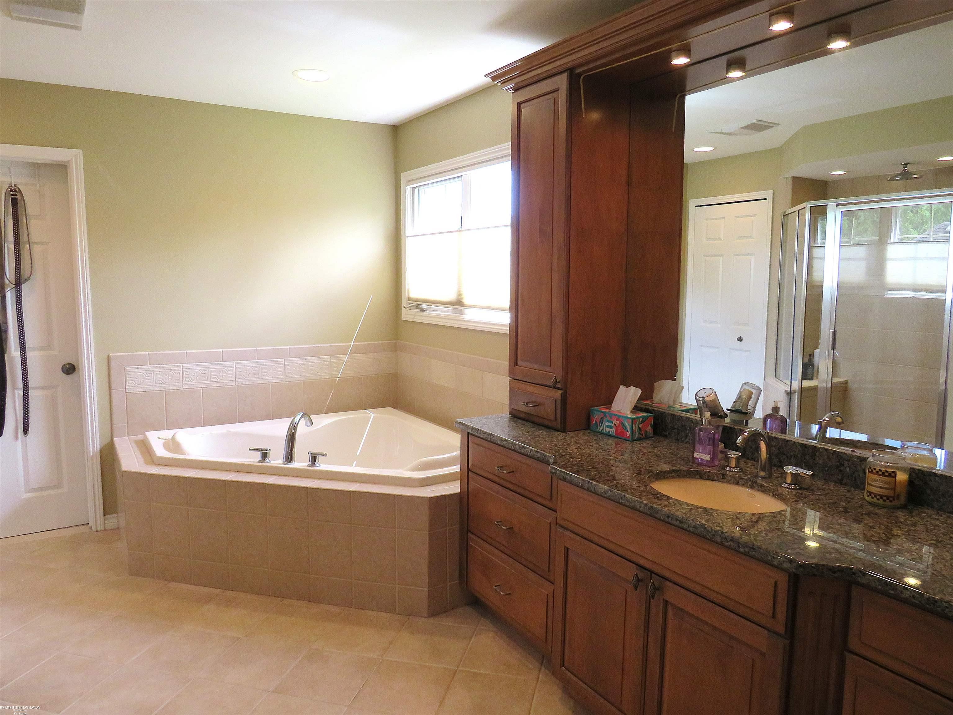 Washington Twp, Michigan 48094, United States, 5 Bedrooms Bedrooms, ,4 BathroomsBathrooms,Residential,Active,176628