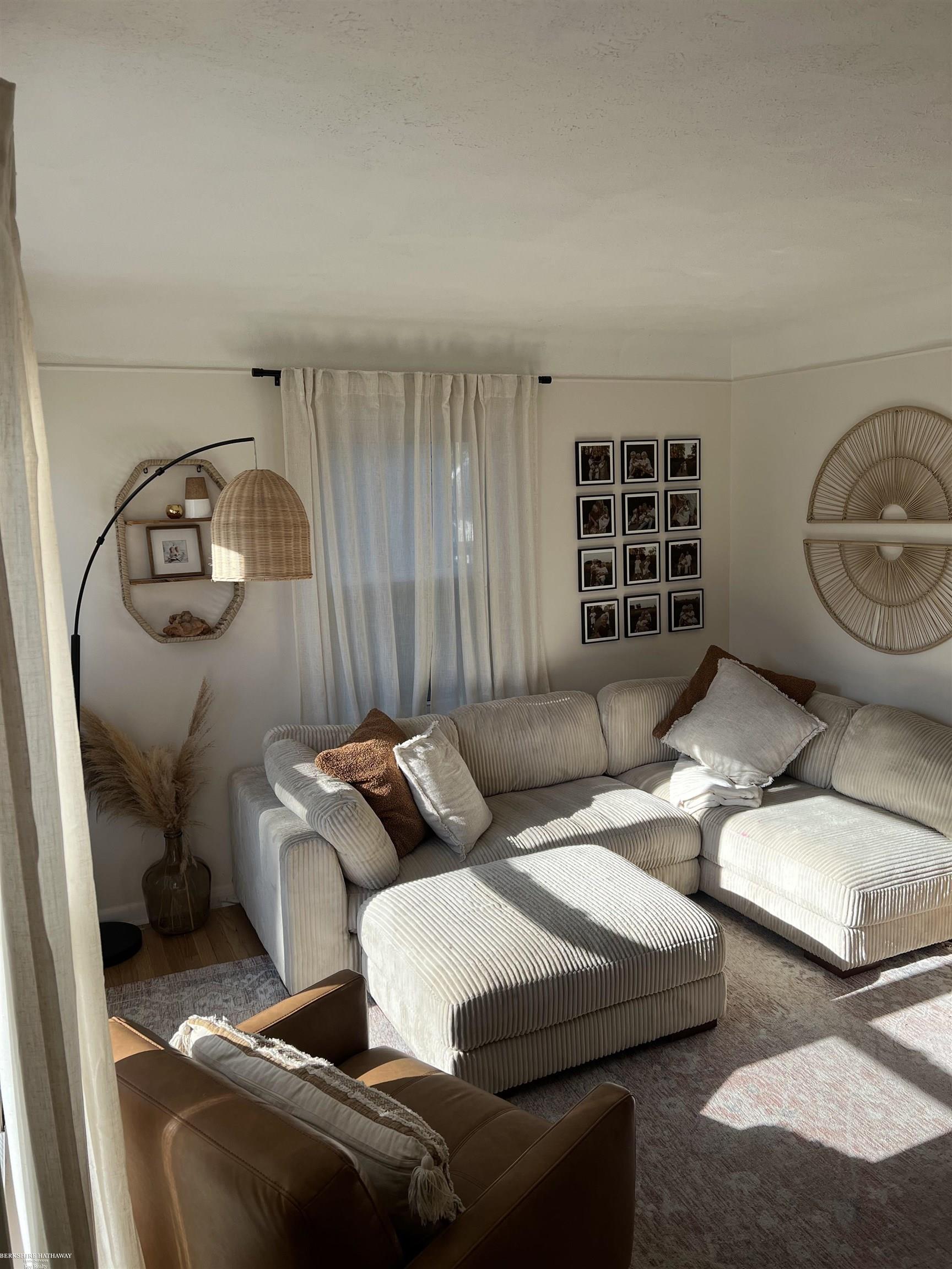 Saint Clair Shores, Michigan 48081, United States, 3 Bedrooms Bedrooms, ,1 BathroomBathrooms,Residential,Pending,128416