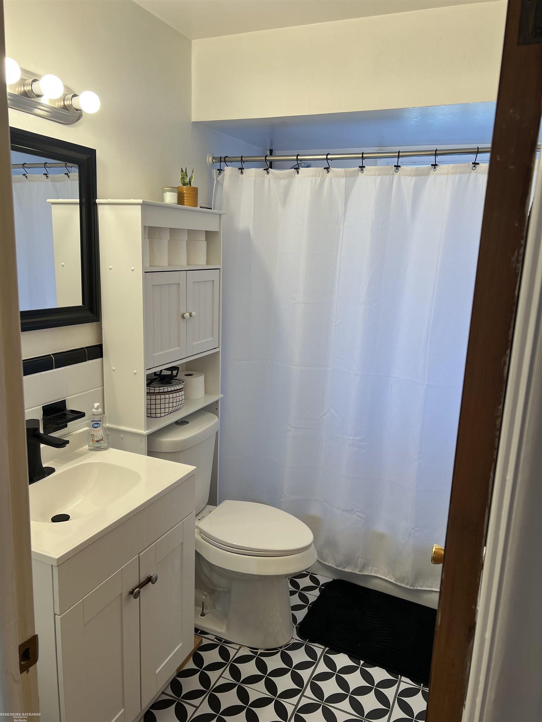 Saint Clair Shores, Michigan 48081, United States, 3 Bedrooms Bedrooms, ,1 BathroomBathrooms,Residential,Pending,128416