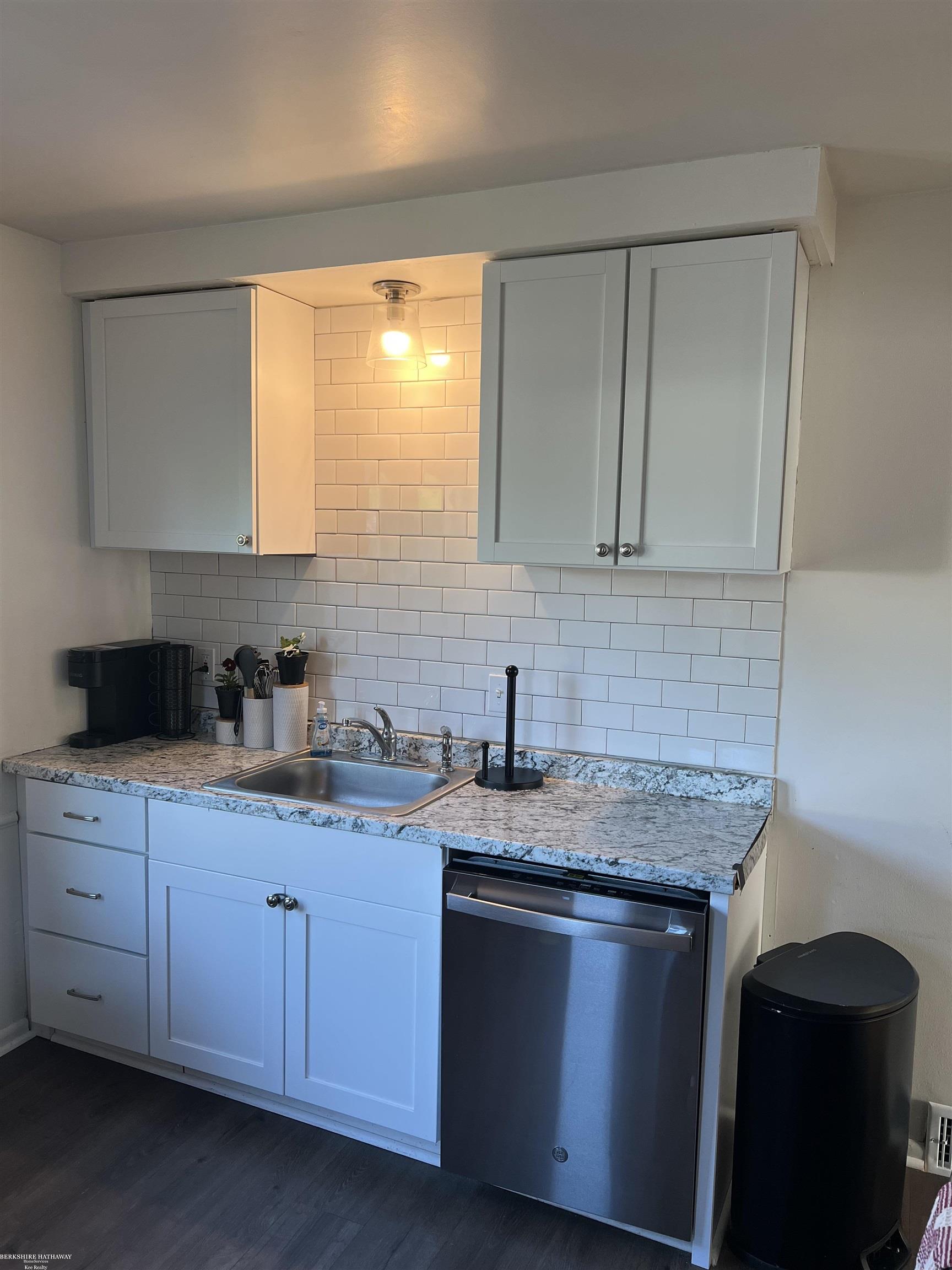 Saint Clair Shores, Michigan 48081, United States, 3 Bedrooms Bedrooms, ,1 BathroomBathrooms,Residential,Pending,128416