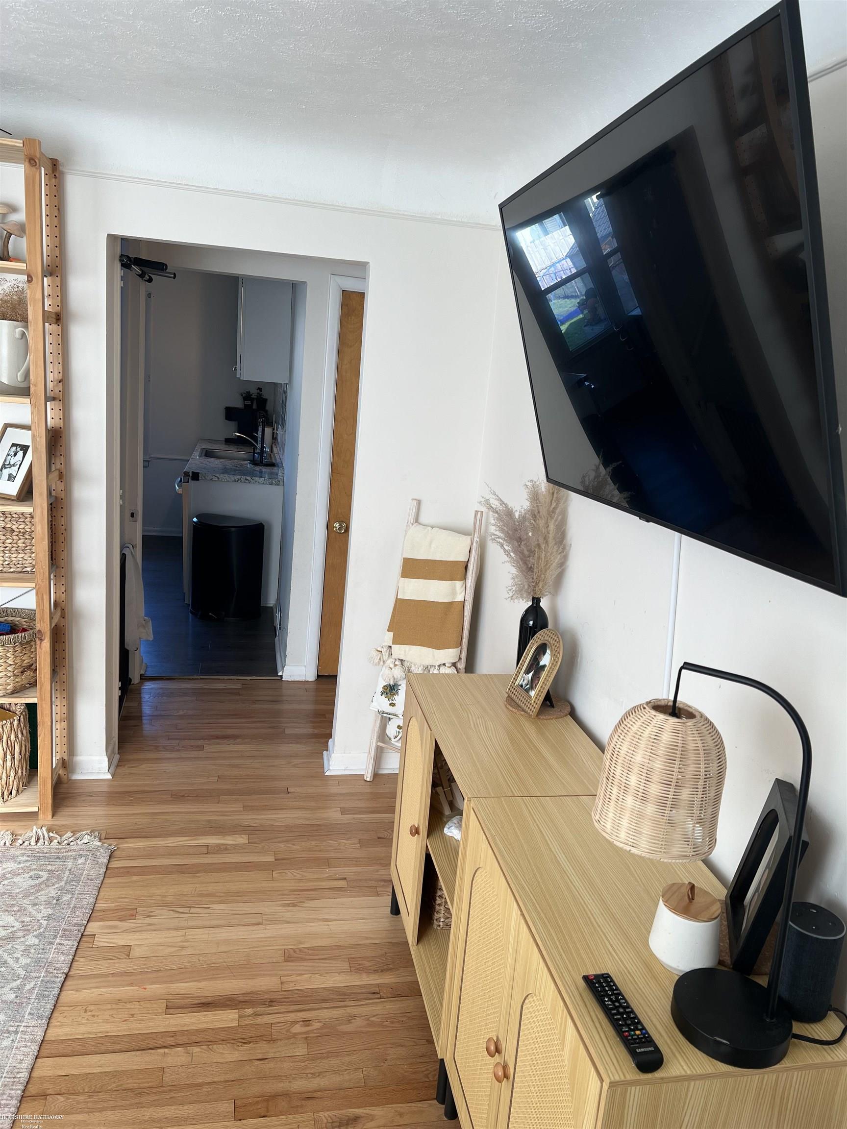 Saint Clair Shores, Michigan 48081, United States, 3 Bedrooms Bedrooms, ,1 BathroomBathrooms,Residential,Pending,128416