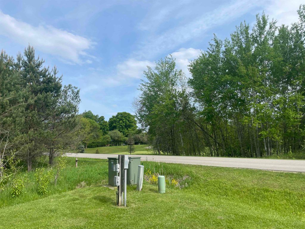 Photo of 1962 Linksview Way Street, Gladwin, MI 48624 (MLS # 50170457)