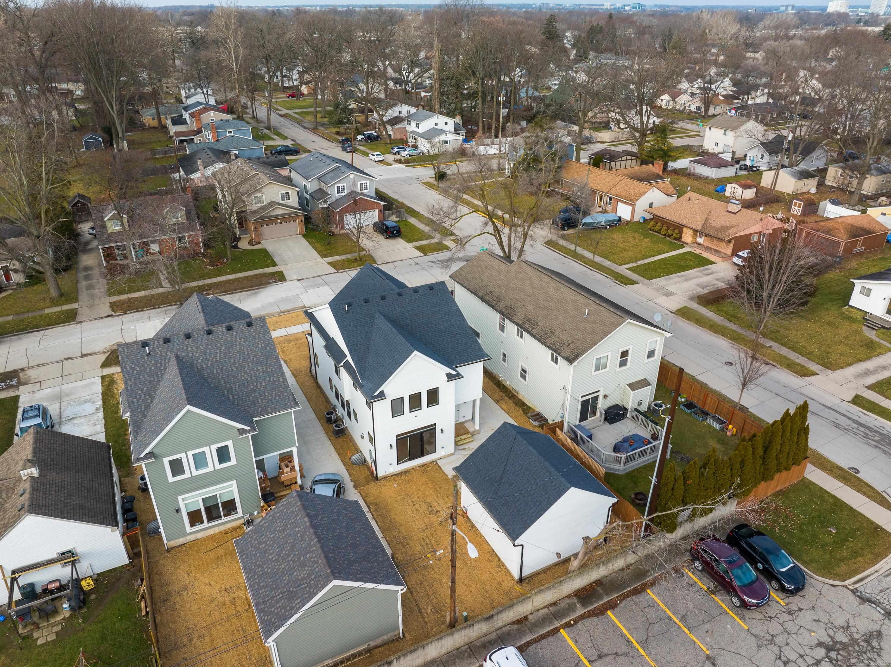 Photo 6 of 62 of 372 Boschma Avenue house