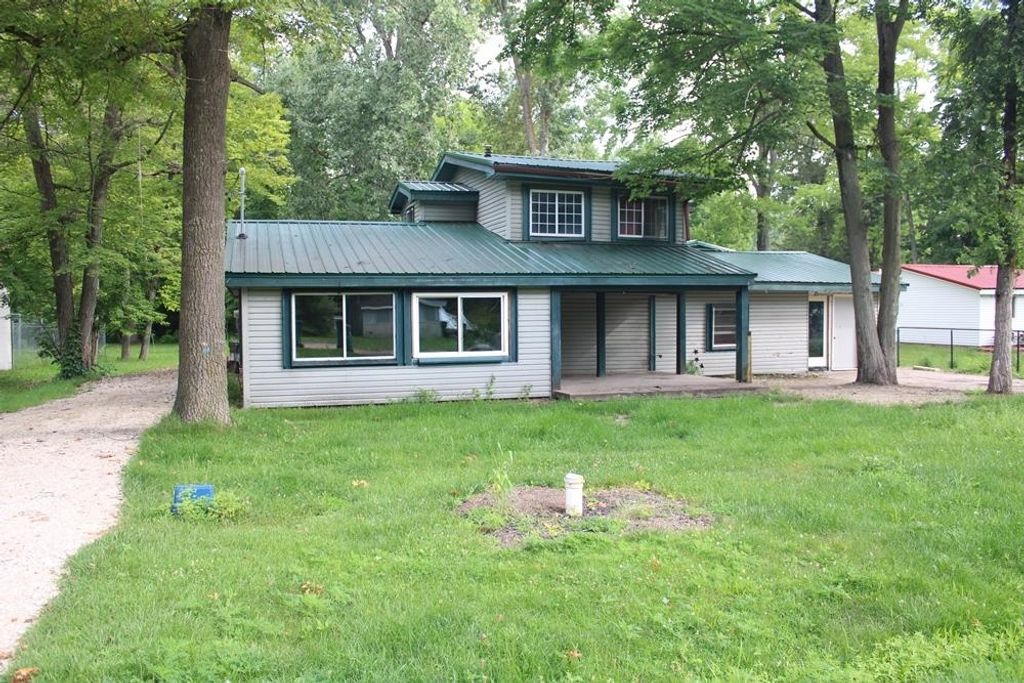 Photo of 5037 Wedgewood Drive, Harrison, MI 48625 (MLS # 50183395)