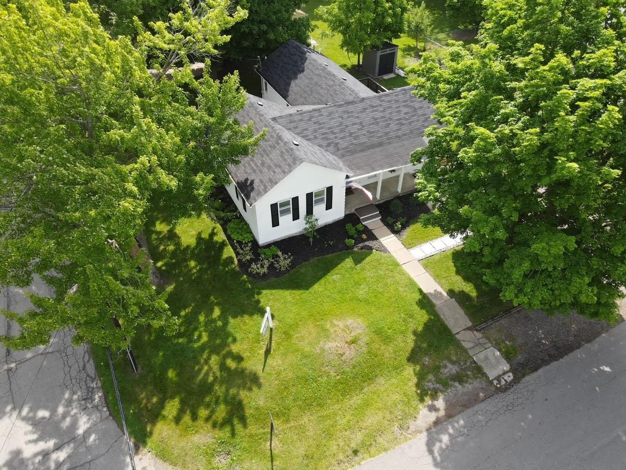 Photo 4 of 42 of 122 N Washington Street house