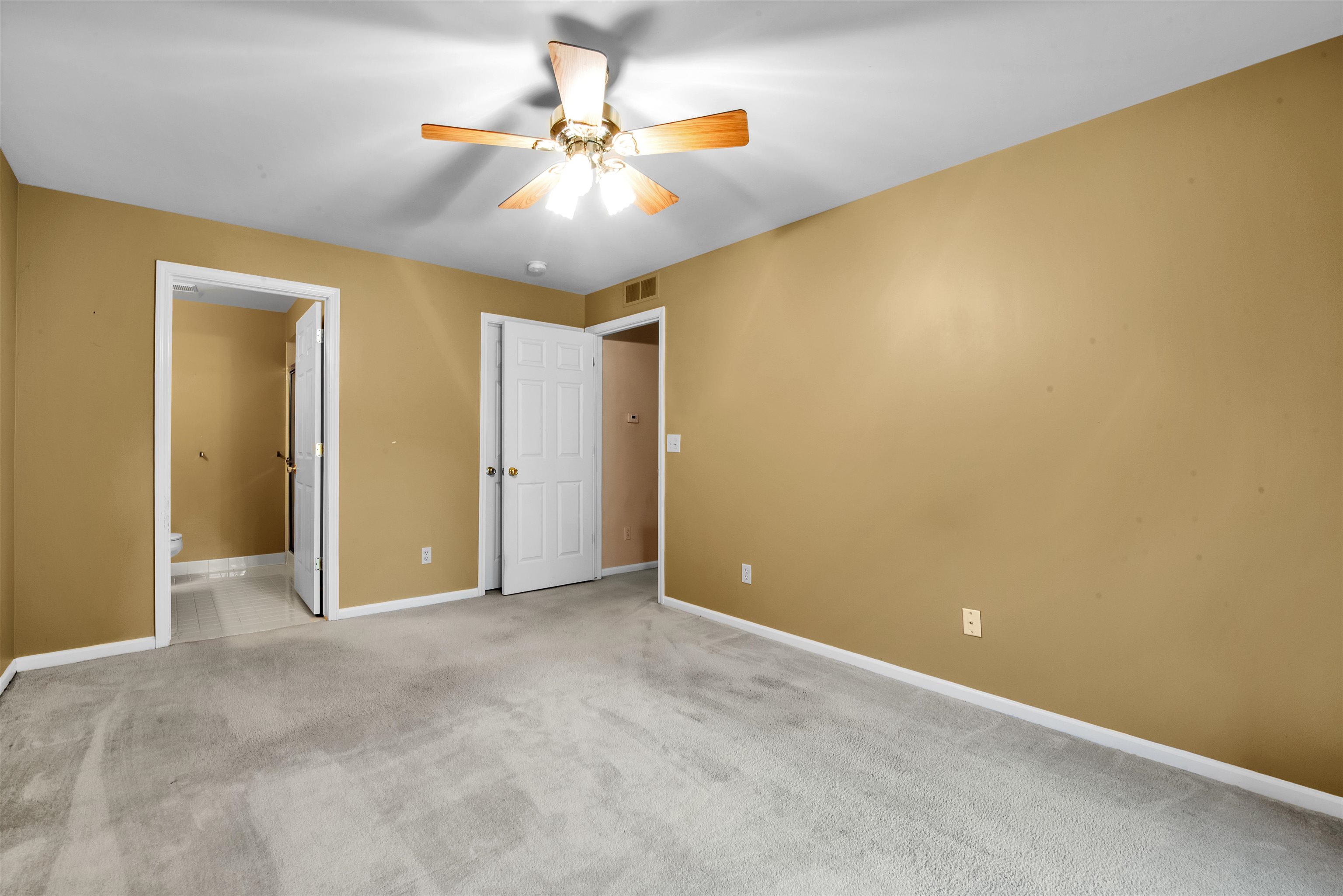 Sterling Heights, Michigan 48314, United States, 2 Bedrooms Bedrooms, ,2 BathroomsBathrooms,Residential,Pending,103945