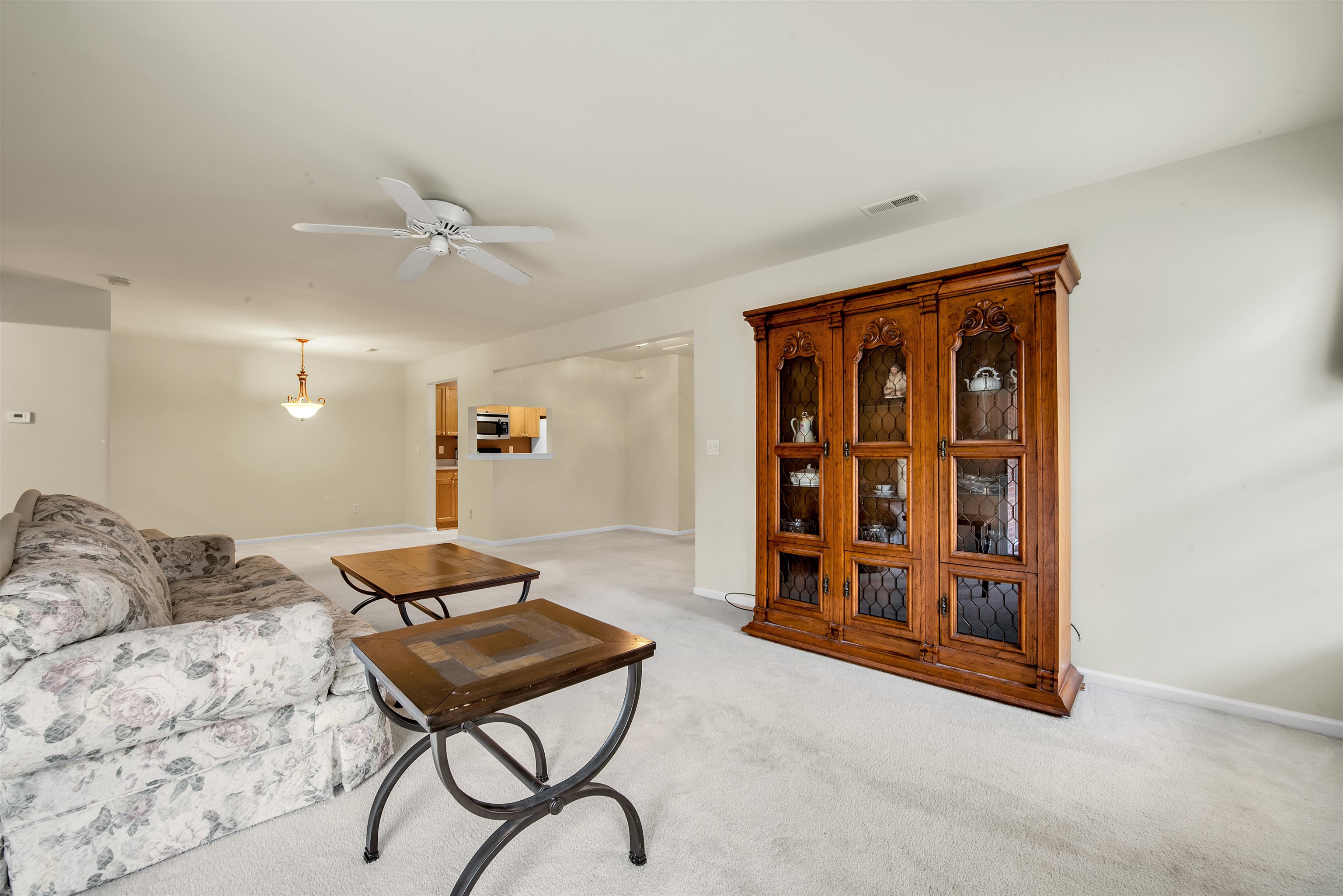 Sterling Heights, Michigan 48314, United States, 2 Bedrooms Bedrooms, ,2 BathroomsBathrooms,Residential,Pending,103945