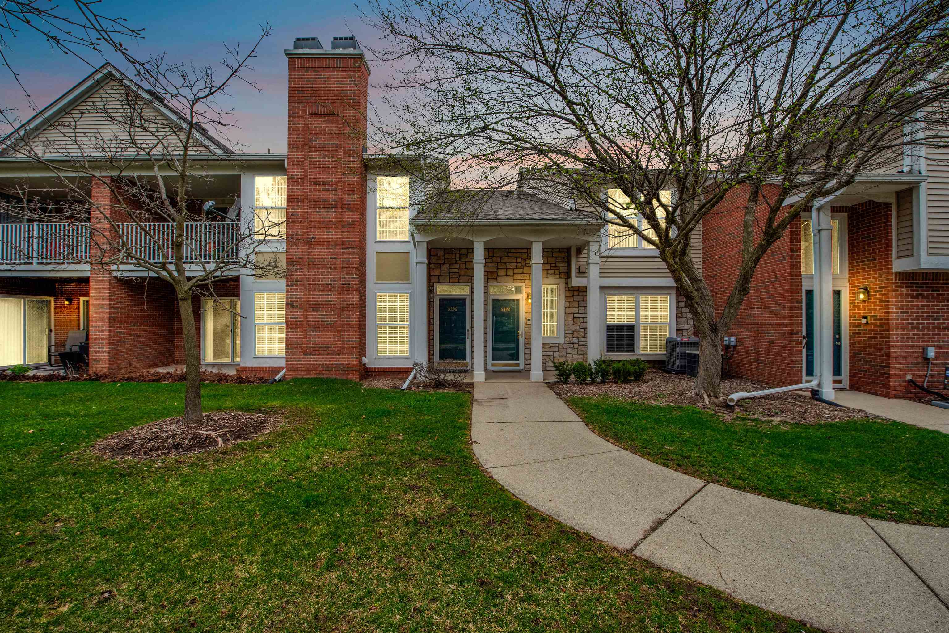 Sterling Heights, Michigan 48314, United States, 2 Bedrooms Bedrooms, ,2 BathroomsBathrooms,Residential,Pending,103945