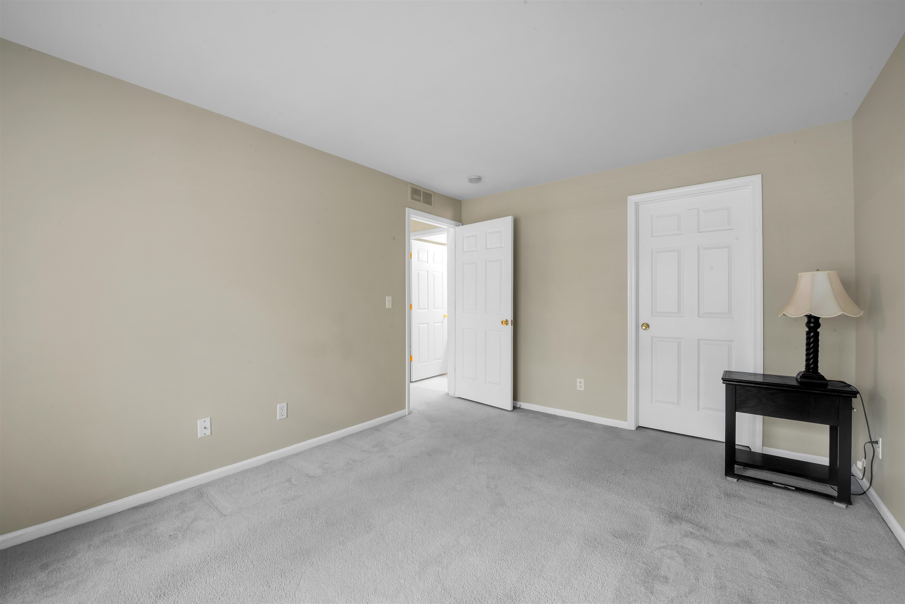 Sterling Heights, Michigan 48314, United States, 2 Bedrooms Bedrooms, ,2 BathroomsBathrooms,Residential,Pending,103945