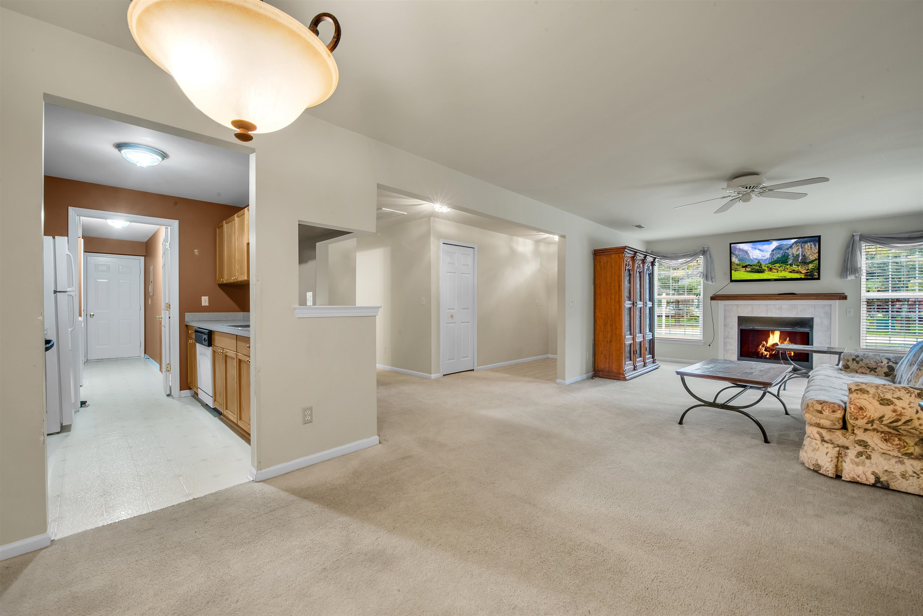 Sterling Heights, Michigan 48314, United States, 2 Bedrooms Bedrooms, ,2 BathroomsBathrooms,Residential,Pending,103945