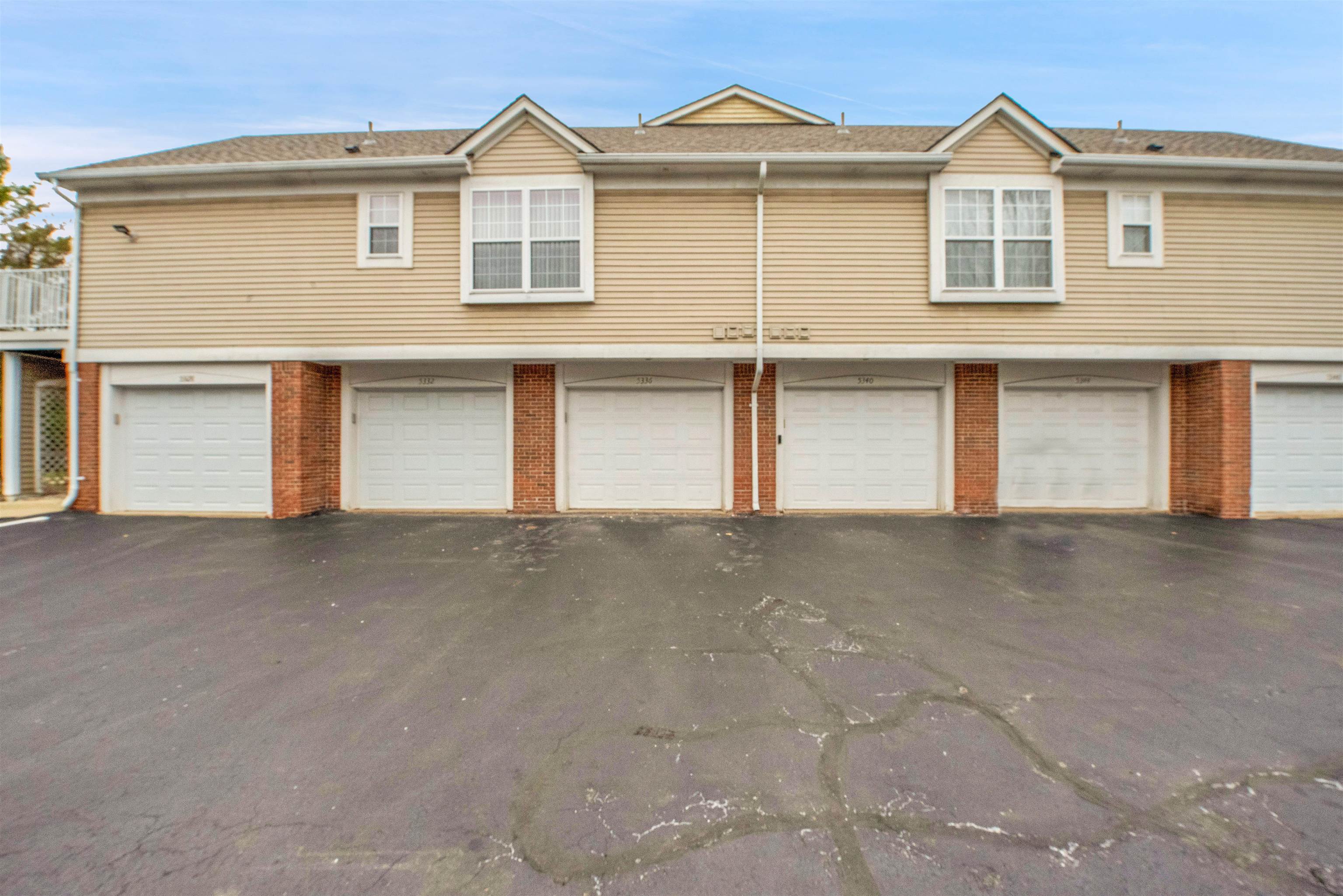 Sterling Heights, Michigan 48314, United States, 2 Bedrooms Bedrooms, ,2 BathroomsBathrooms,Residential,Pending,103945