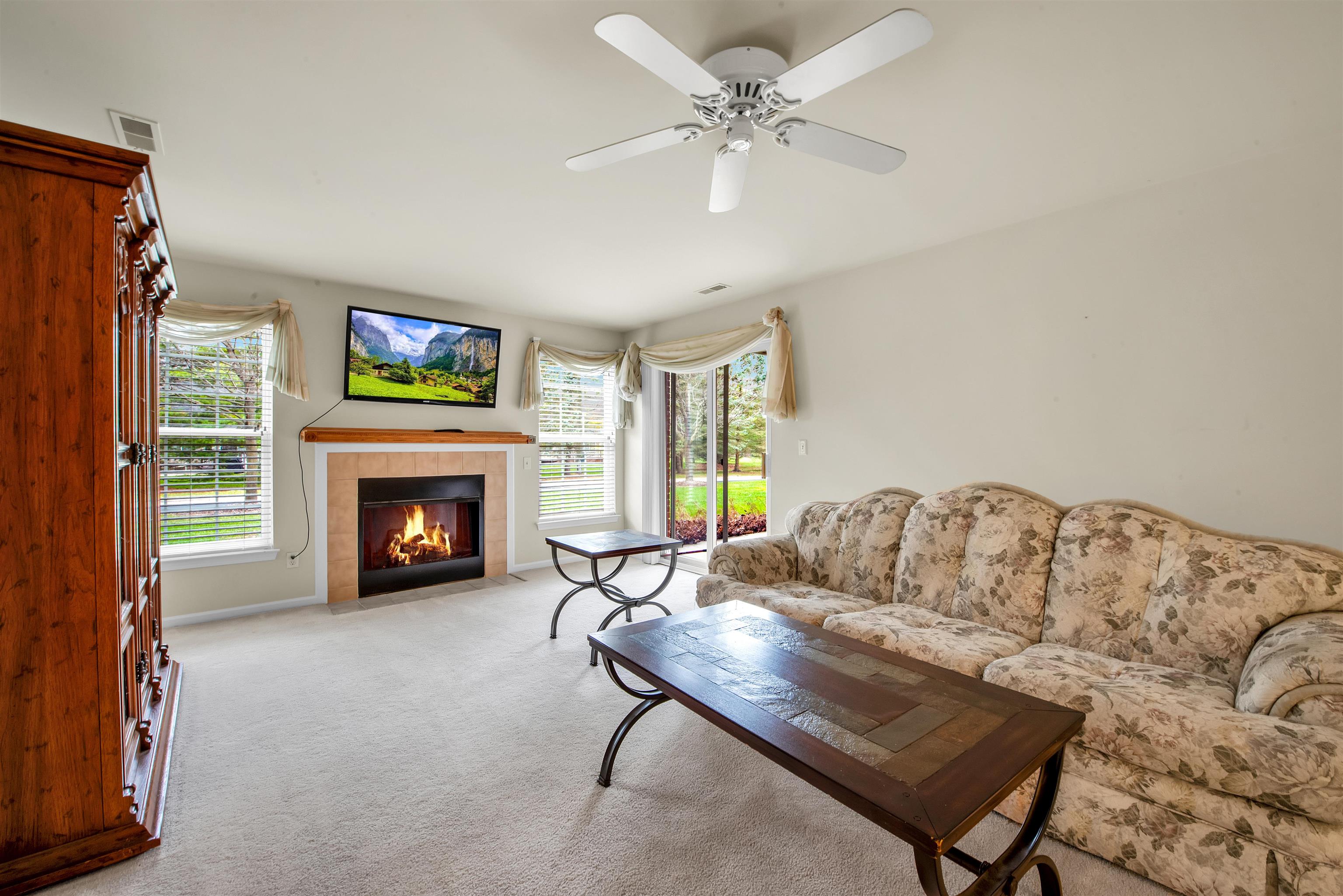 Sterling Heights, Michigan 48314, United States, 2 Bedrooms Bedrooms, ,2 BathroomsBathrooms,Residential,Pending,103945