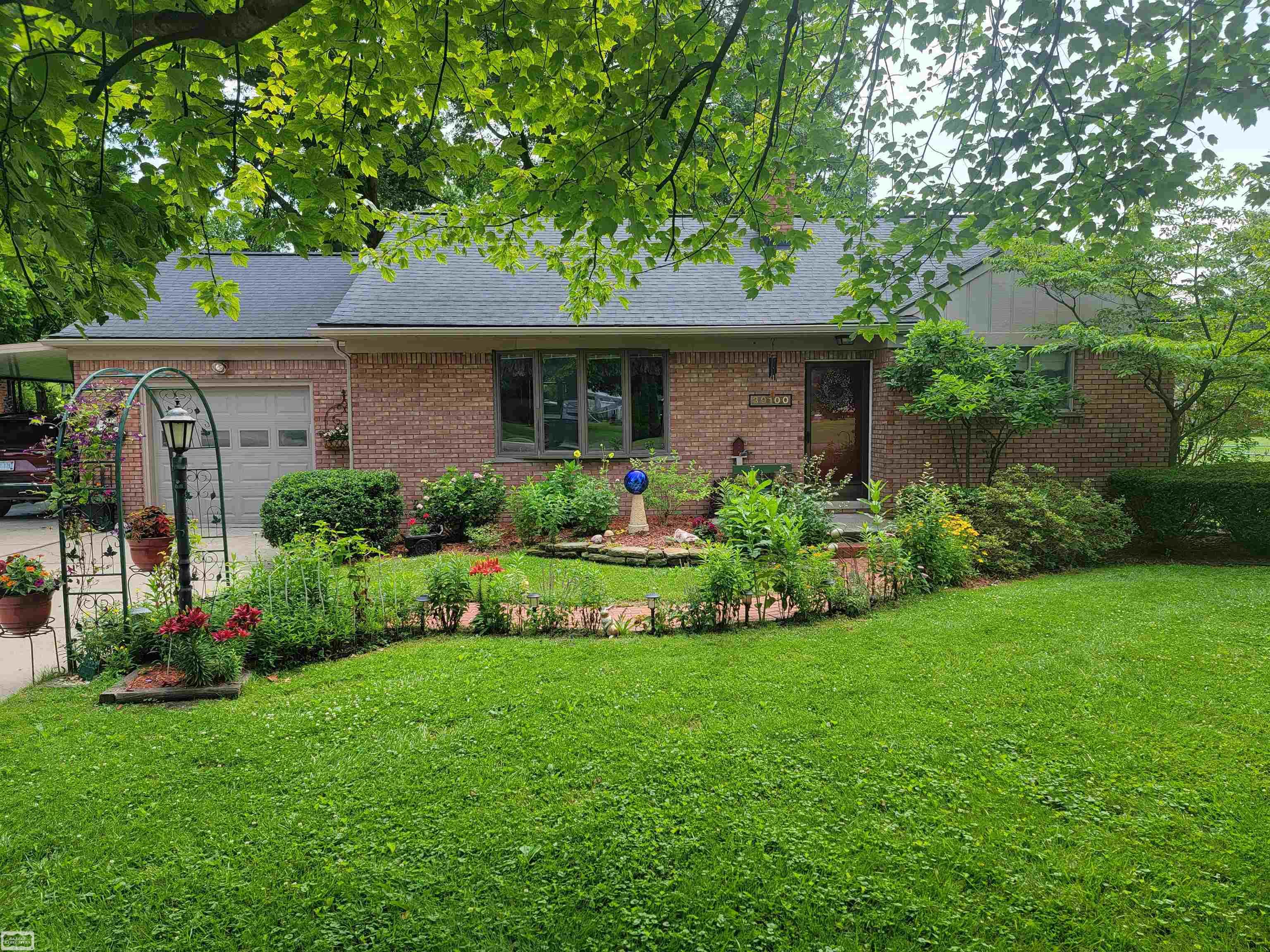 View Harrison Twp, MI 48045 house