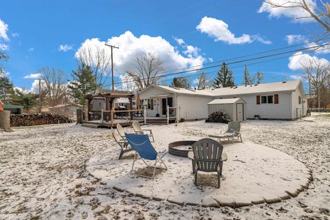 A home in Fort Gratiot