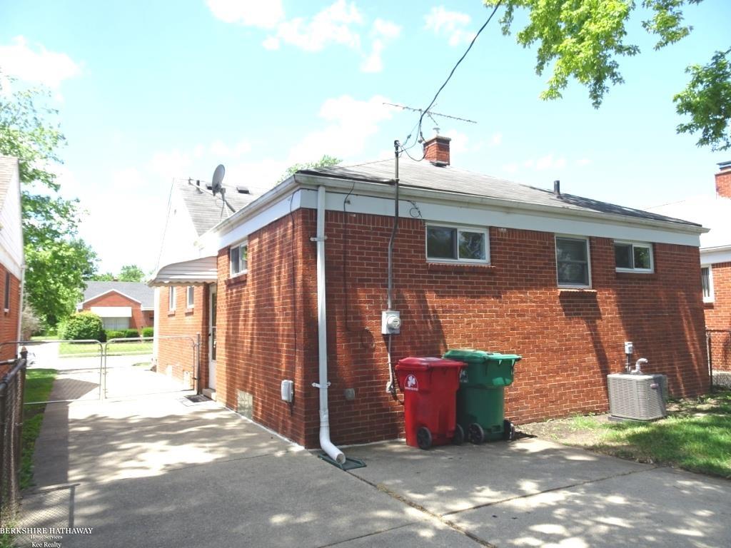 Eastpointe, Michigan 48021, United States, 3 Bedrooms Bedrooms, ,2 BathroomsBathrooms,Residential,Active,164132