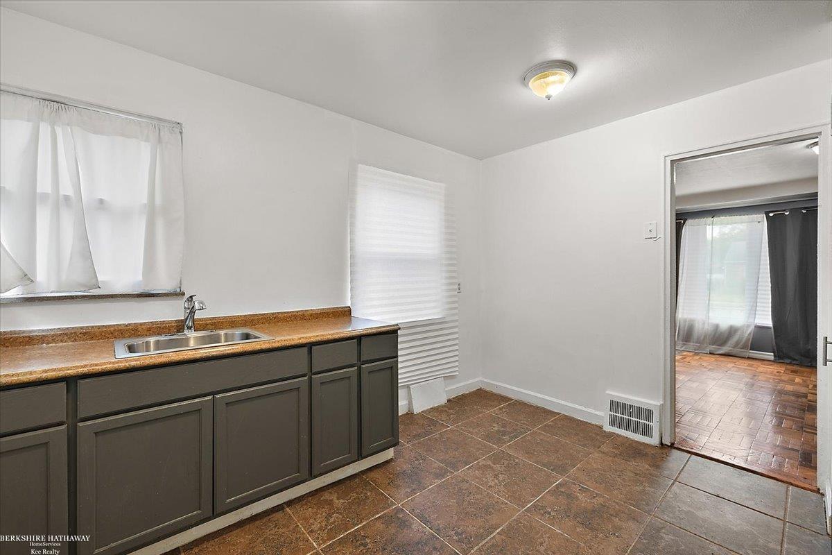 Detroit, Michigan 48228, United States, 3 Bedrooms Bedrooms, ,1 BathroomBathrooms,Residential,Active,161376