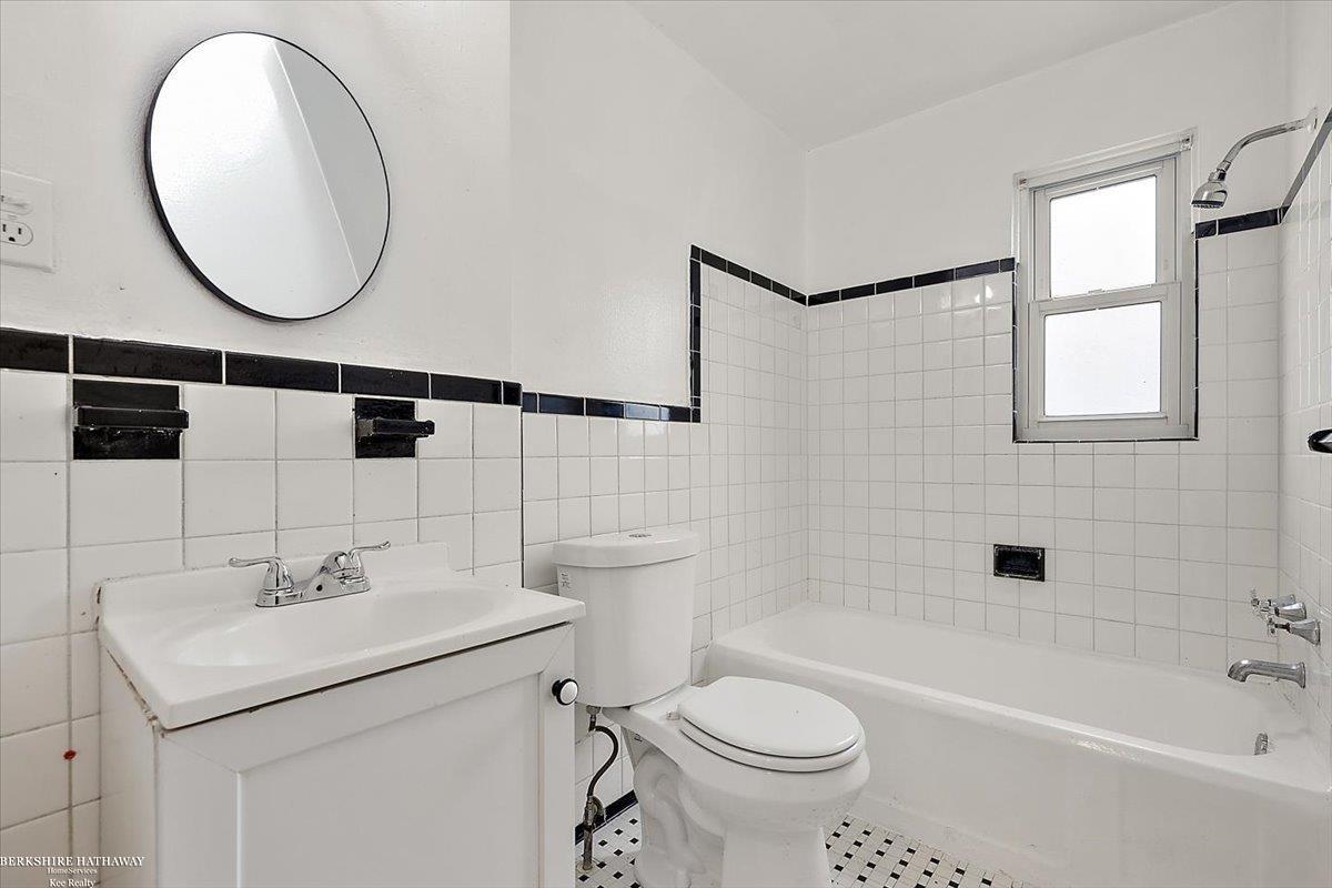 Detroit, Michigan 48228, United States, 3 Bedrooms Bedrooms, ,1 BathroomBathrooms,Residential,Active,161376