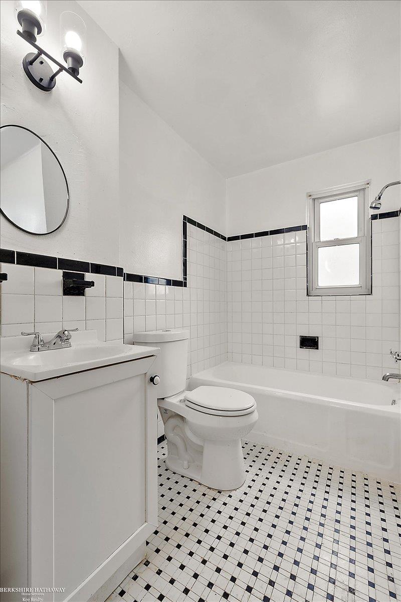 Detroit, Michigan 48228, United States, 3 Bedrooms Bedrooms, ,1 BathroomBathrooms,Residential,Active,161376