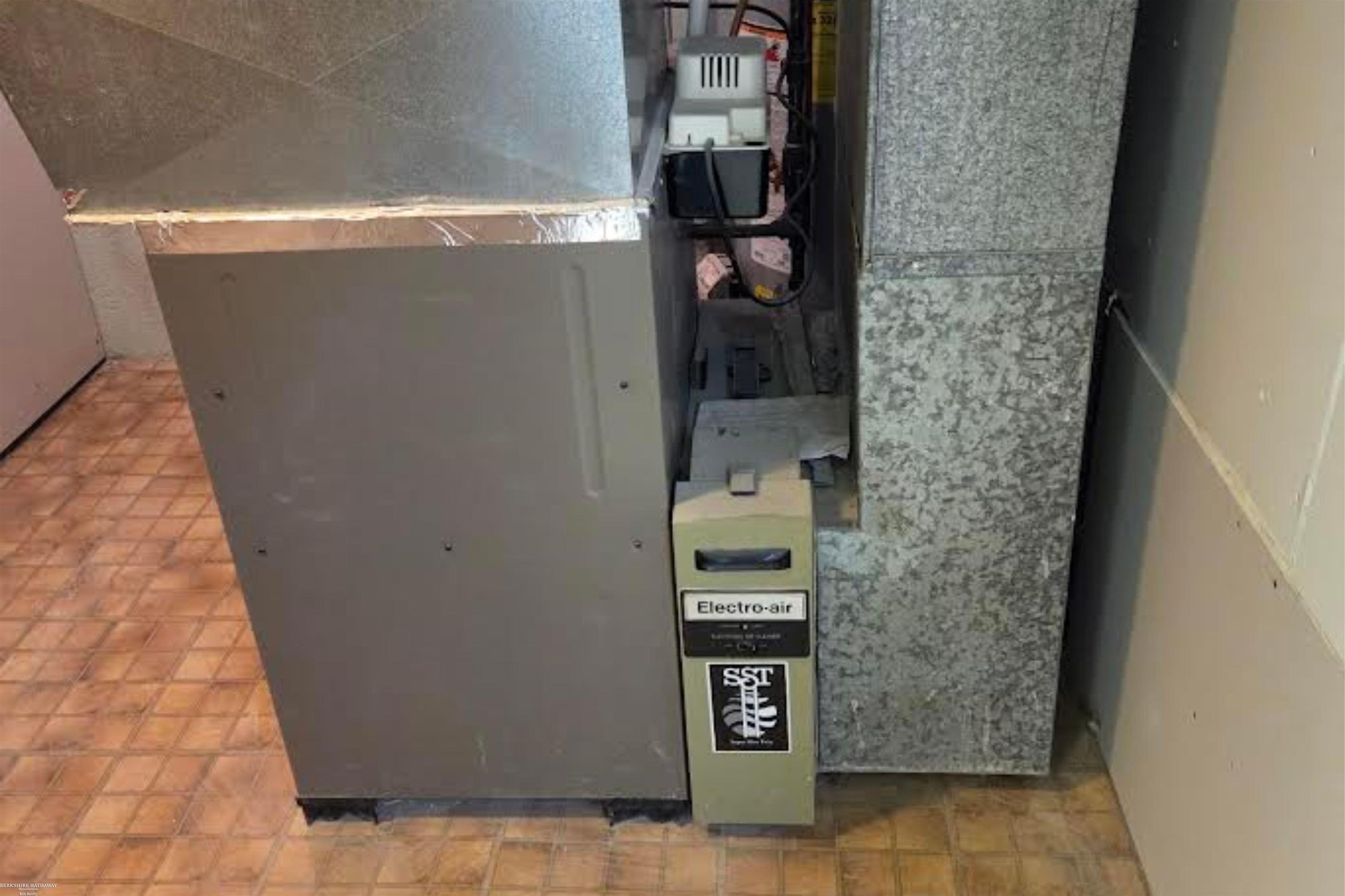 Sterling Heights, Michigan 48312, United States, 4 Bedrooms Bedrooms, ,2 BathroomsBathrooms,Residential,Active,110557