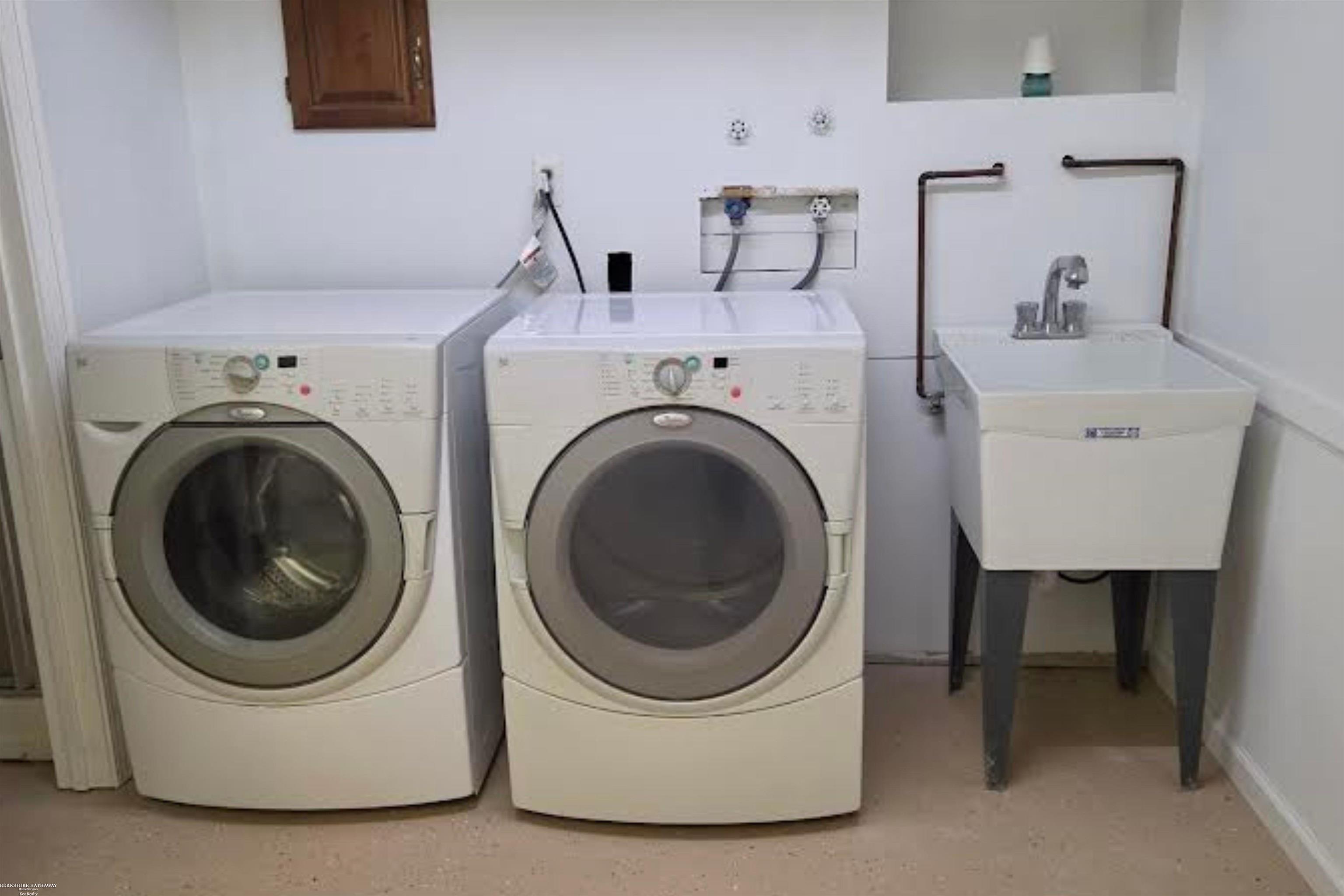 Sterling Heights, Michigan 48312, United States, 4 Bedrooms Bedrooms, ,2 BathroomsBathrooms,Residential,Active,110557