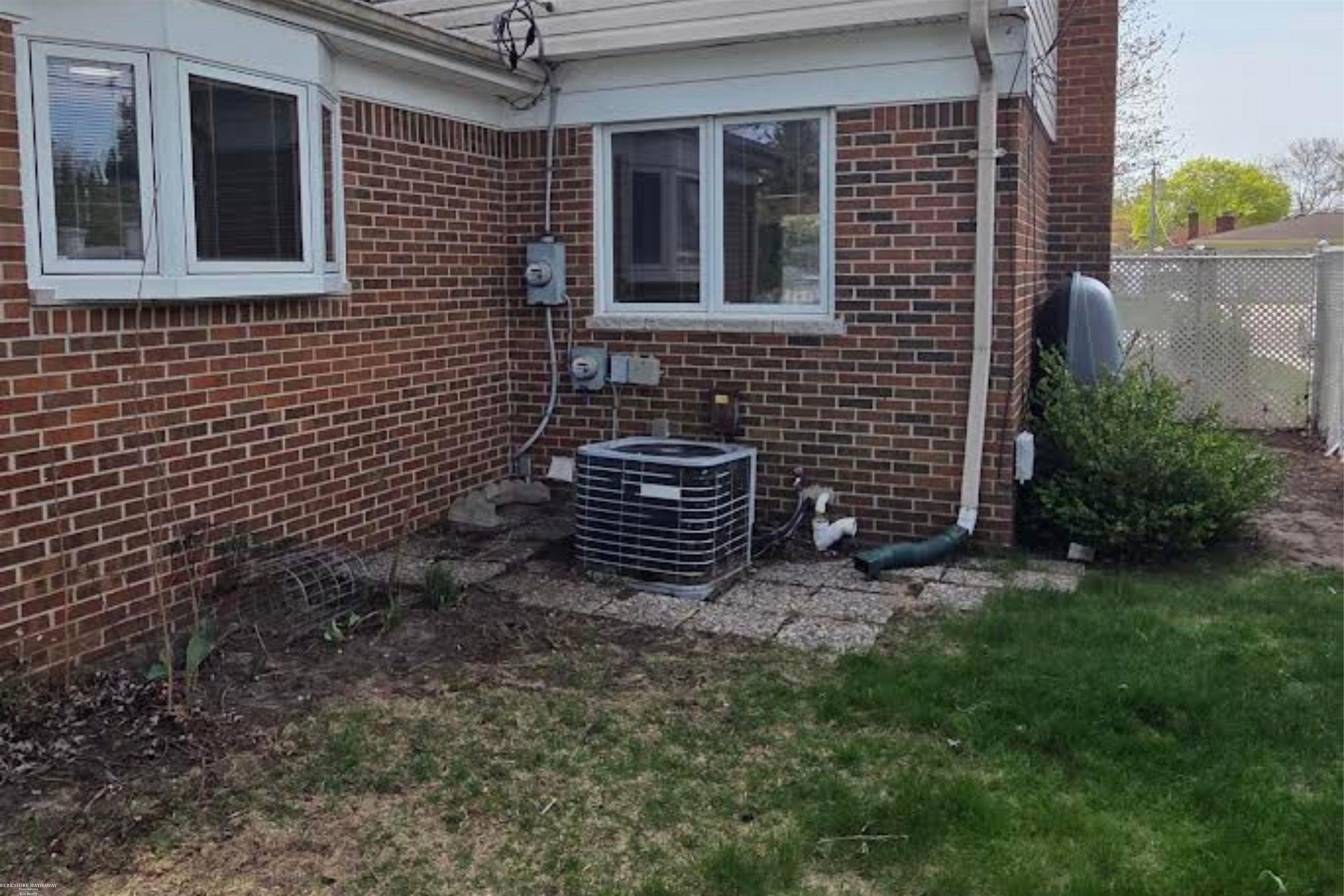 Sterling Heights, Michigan 48312, United States, 4 Bedrooms Bedrooms, ,2 BathroomsBathrooms,Residential,Active,110557