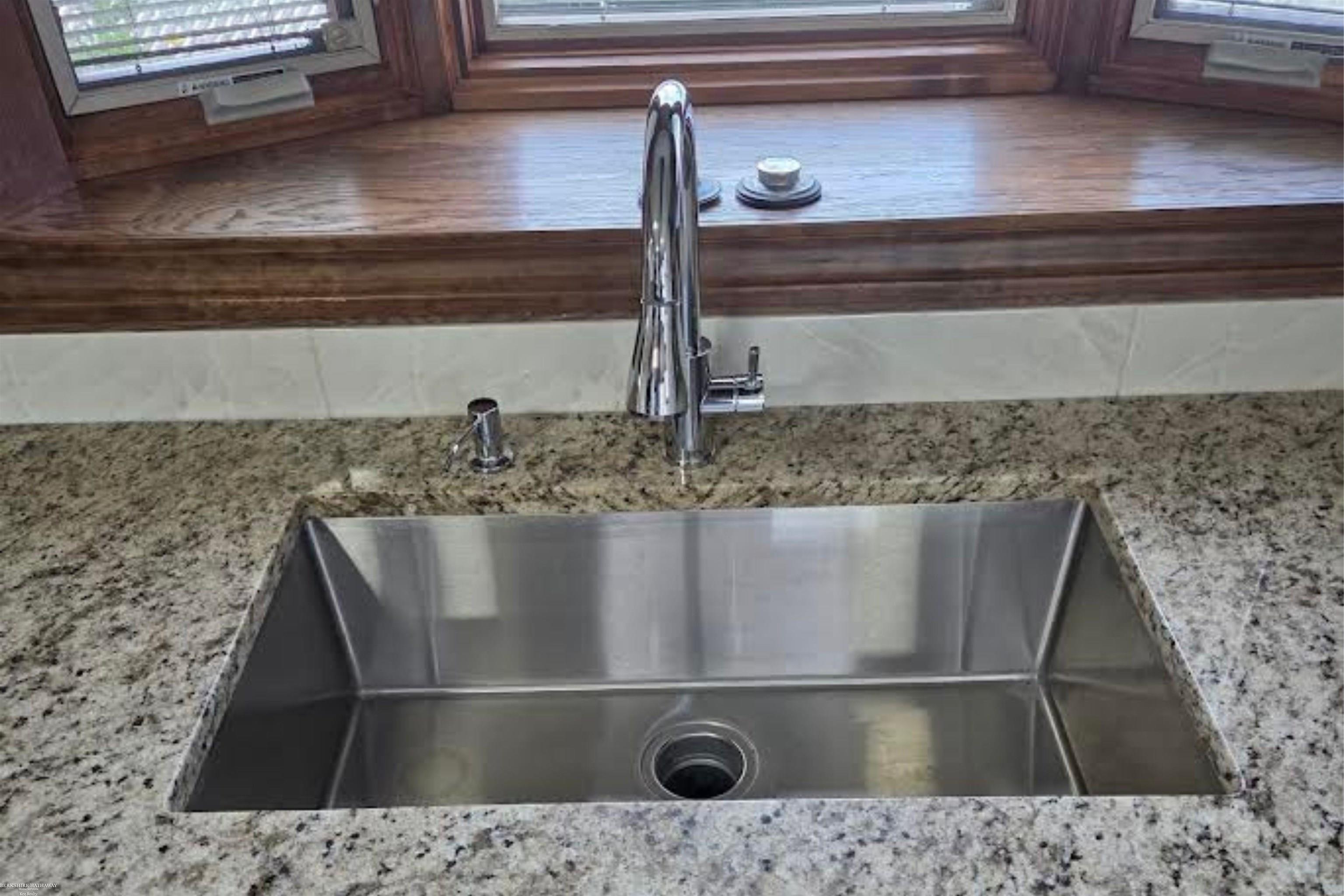 Sterling Heights, Michigan 48312, United States, 4 Bedrooms Bedrooms, ,2 BathroomsBathrooms,Residential,Active,110557