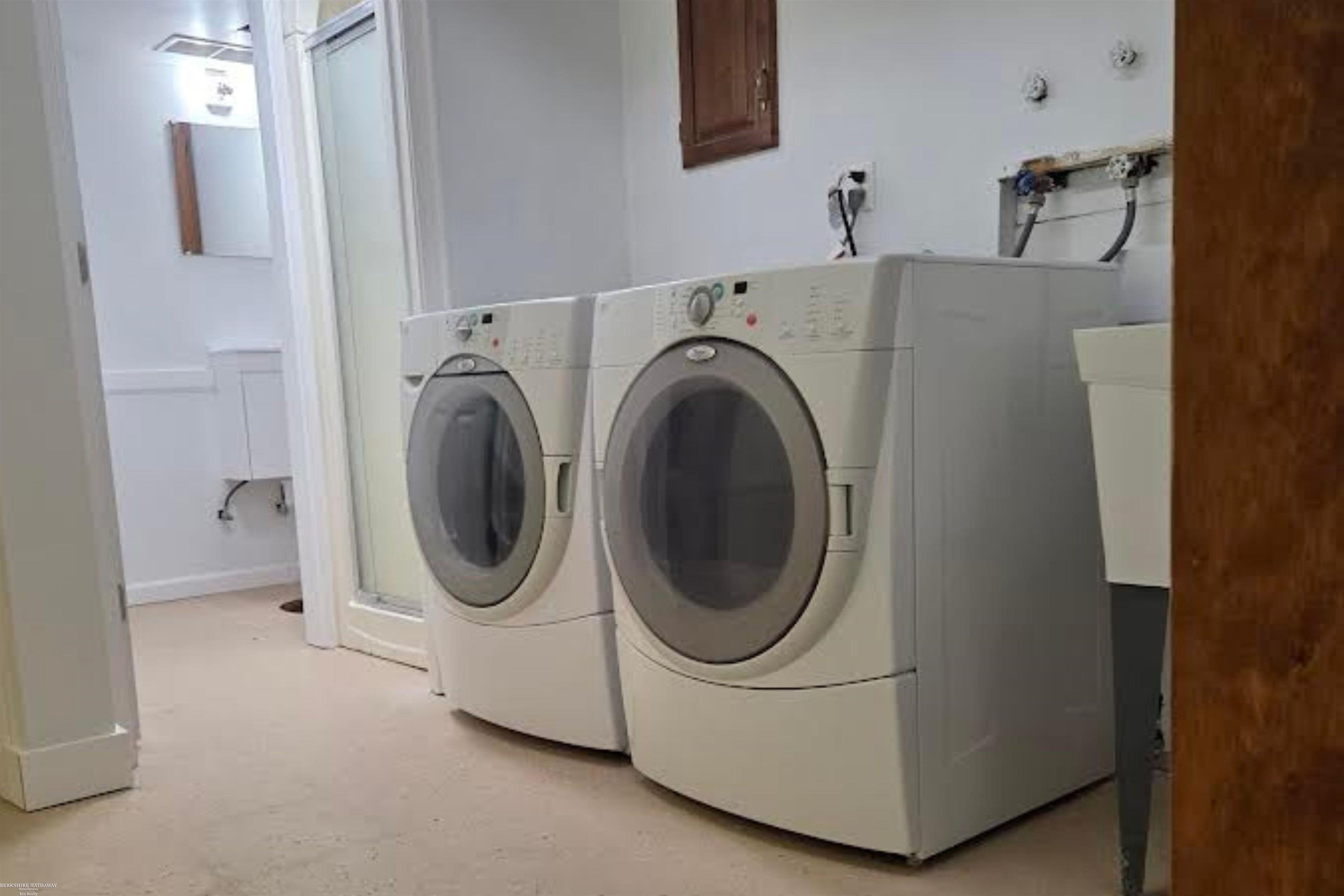 Sterling Heights, Michigan 48312, United States, 4 Bedrooms Bedrooms, ,2 BathroomsBathrooms,Residential,Active,110557