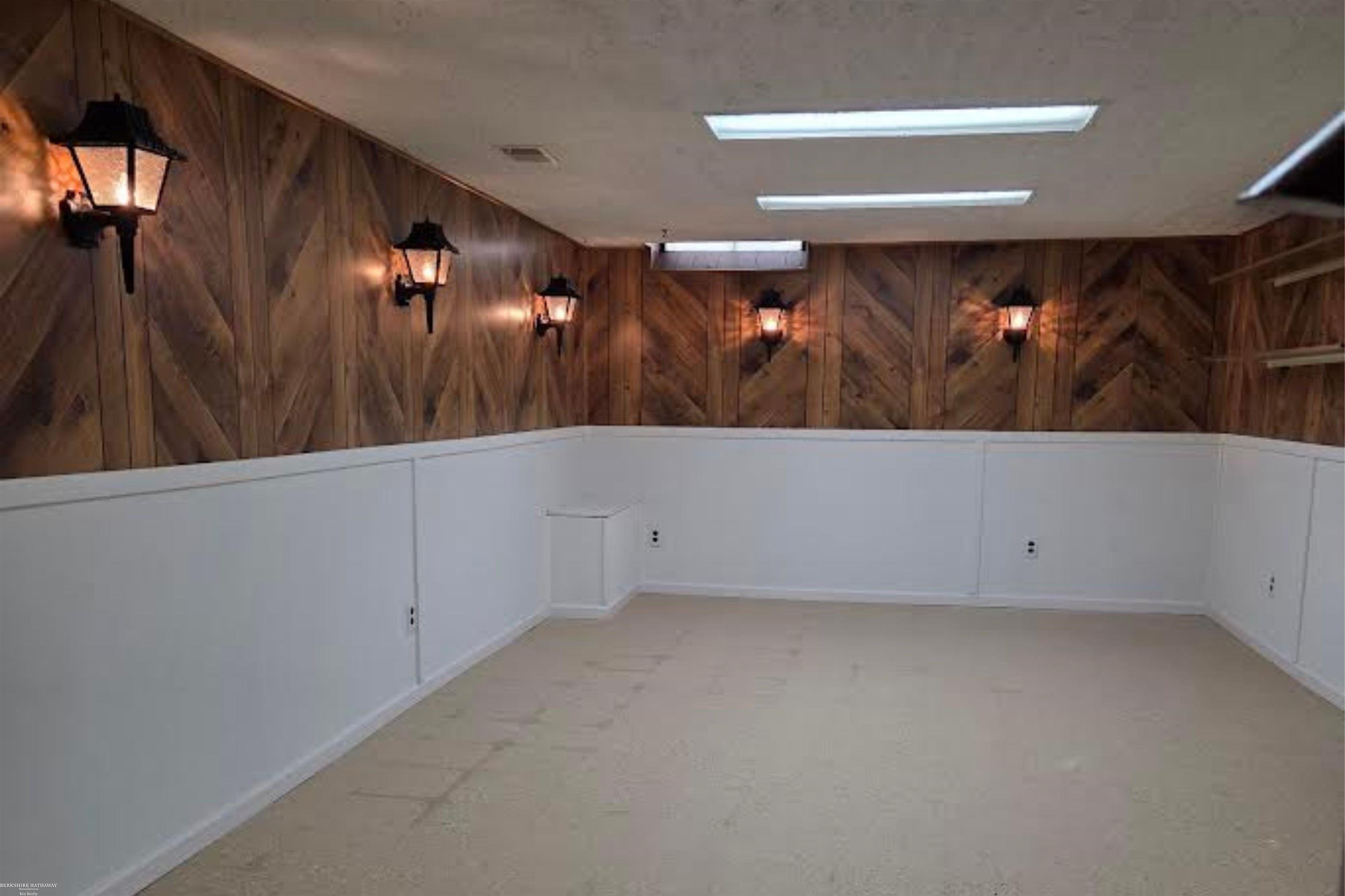 Sterling Heights, Michigan 48312, United States, 4 Bedrooms Bedrooms, ,2 BathroomsBathrooms,Residential,Active,110557