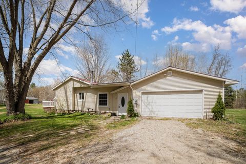 1281 N 9 Mile Road Sanford MI 48657