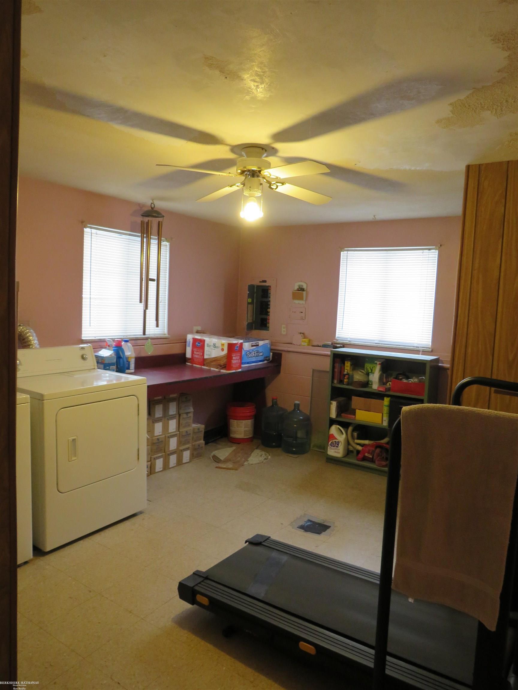 Columbus, Michigan 48063, United States, 3 Bedrooms Bedrooms, ,2 BathroomsBathrooms,Residential,Pending,76926