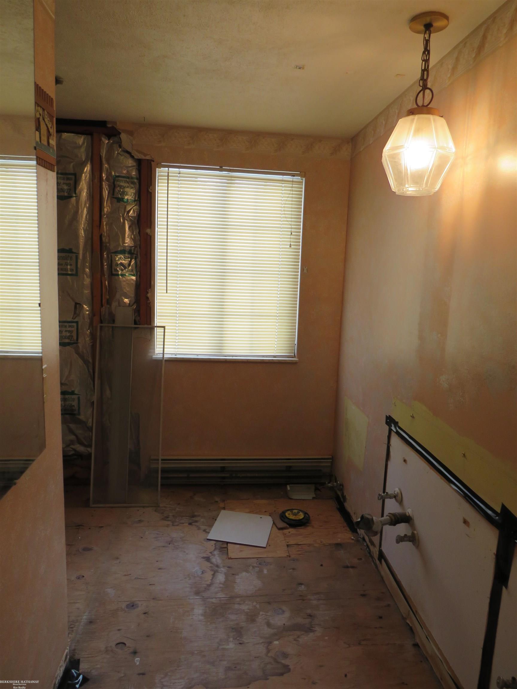 Columbus, Michigan 48063, United States, 3 Bedrooms Bedrooms, ,2 BathroomsBathrooms,Residential,Pending,76926