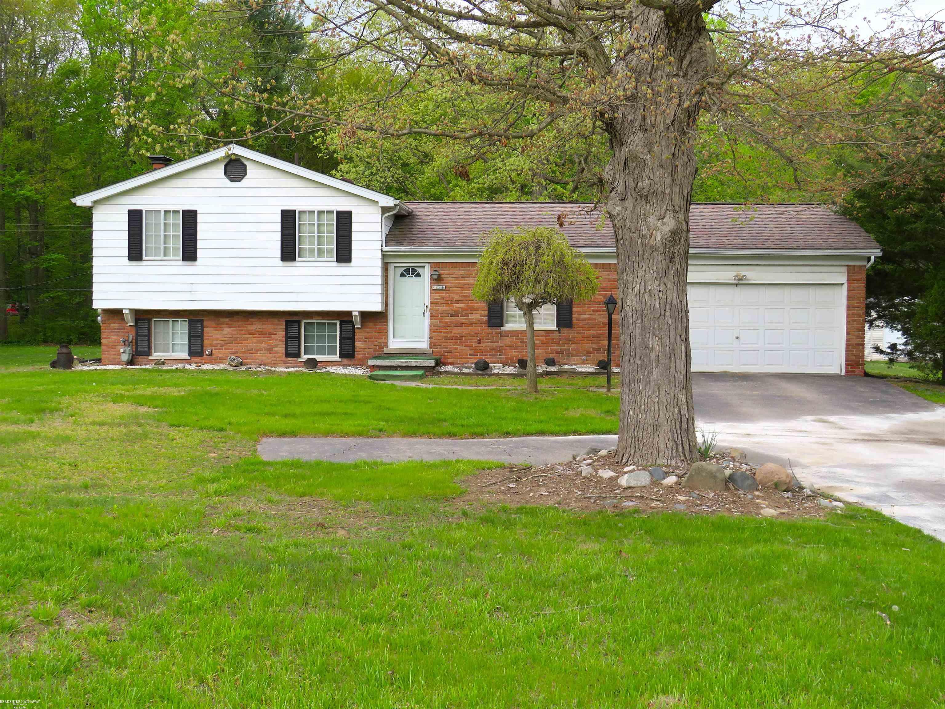 Columbus, Michigan 48063, United States, 3 Bedrooms Bedrooms, ,2 BathroomsBathrooms,Residential,Pending,76926