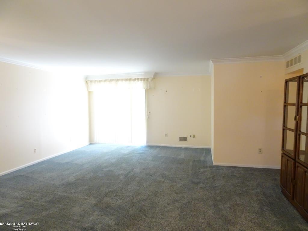 Saint Clair Shores, Michigan 48082, United States, 2 Bedrooms Bedrooms, ,2 BathroomsBathrooms,Residential,Active,139865