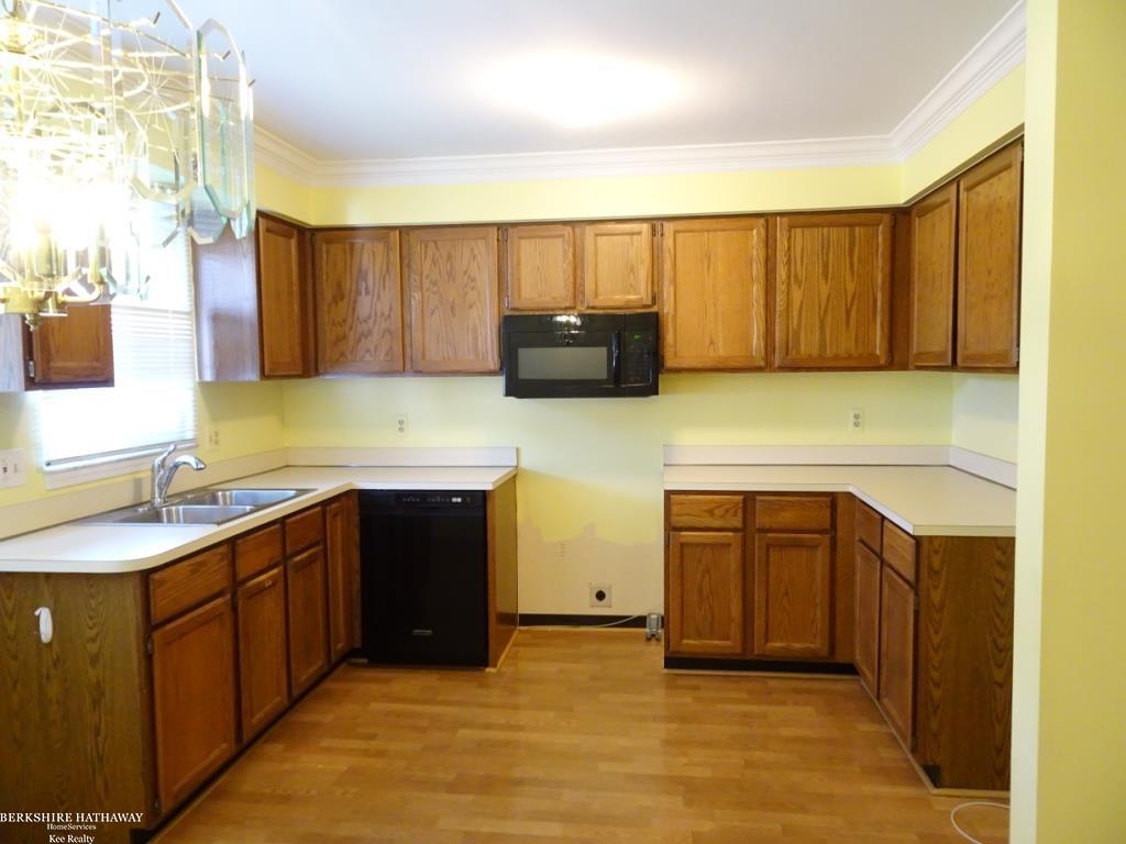 Saint Clair Shores, Michigan 48082, United States, 2 Bedrooms Bedrooms, ,2 BathroomsBathrooms,Residential,Active,139865