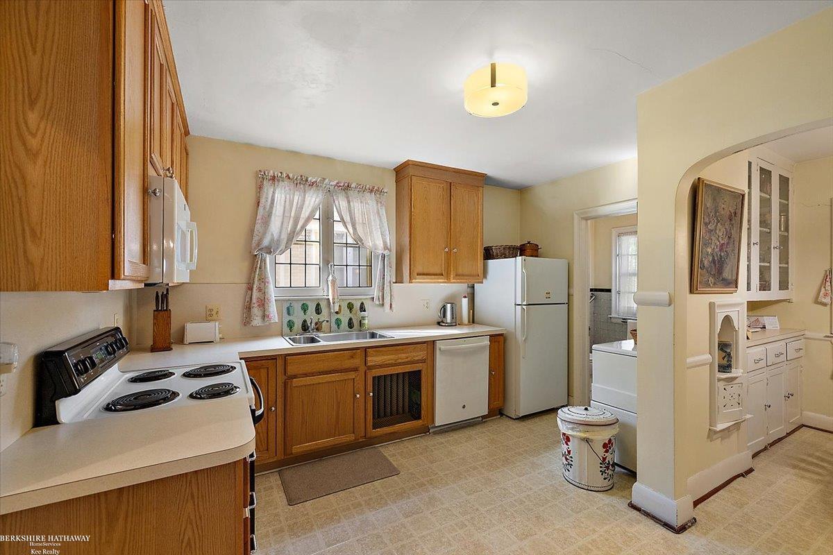 Detroit, Michigan 48224, United States, 3 Bedrooms Bedrooms, ,2 BathroomsBathrooms,Residential,Active,166234