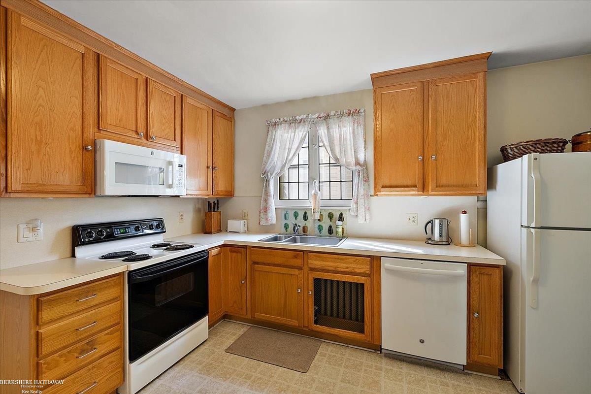 Detroit, Michigan 48224, United States, 3 Bedrooms Bedrooms, ,2 BathroomsBathrooms,Residential,Active,166234