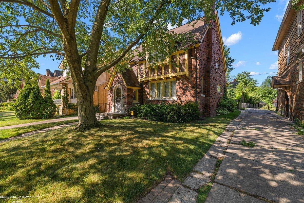 Detroit, Michigan 48224, United States, 3 Bedrooms Bedrooms, ,2 BathroomsBathrooms,Residential,Active,166234