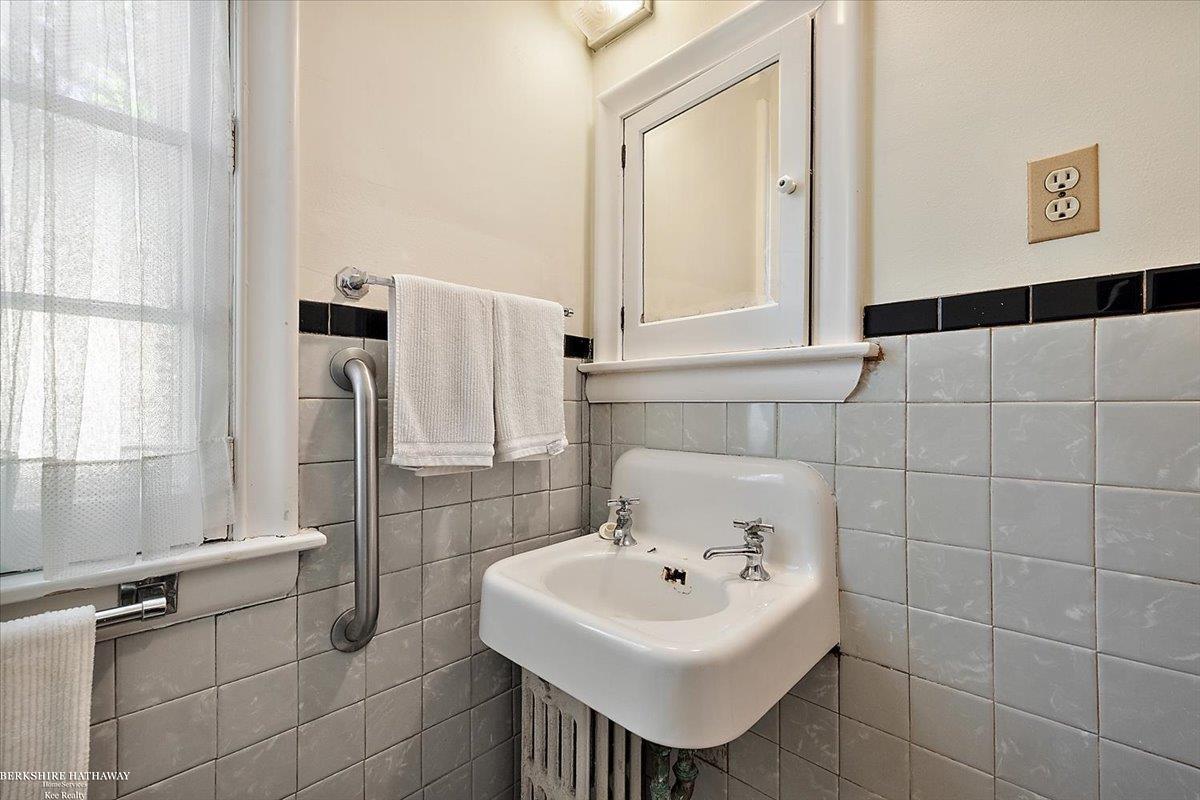 Detroit, Michigan 48224, United States, 3 Bedrooms Bedrooms, ,2 BathroomsBathrooms,Residential,Active,166234