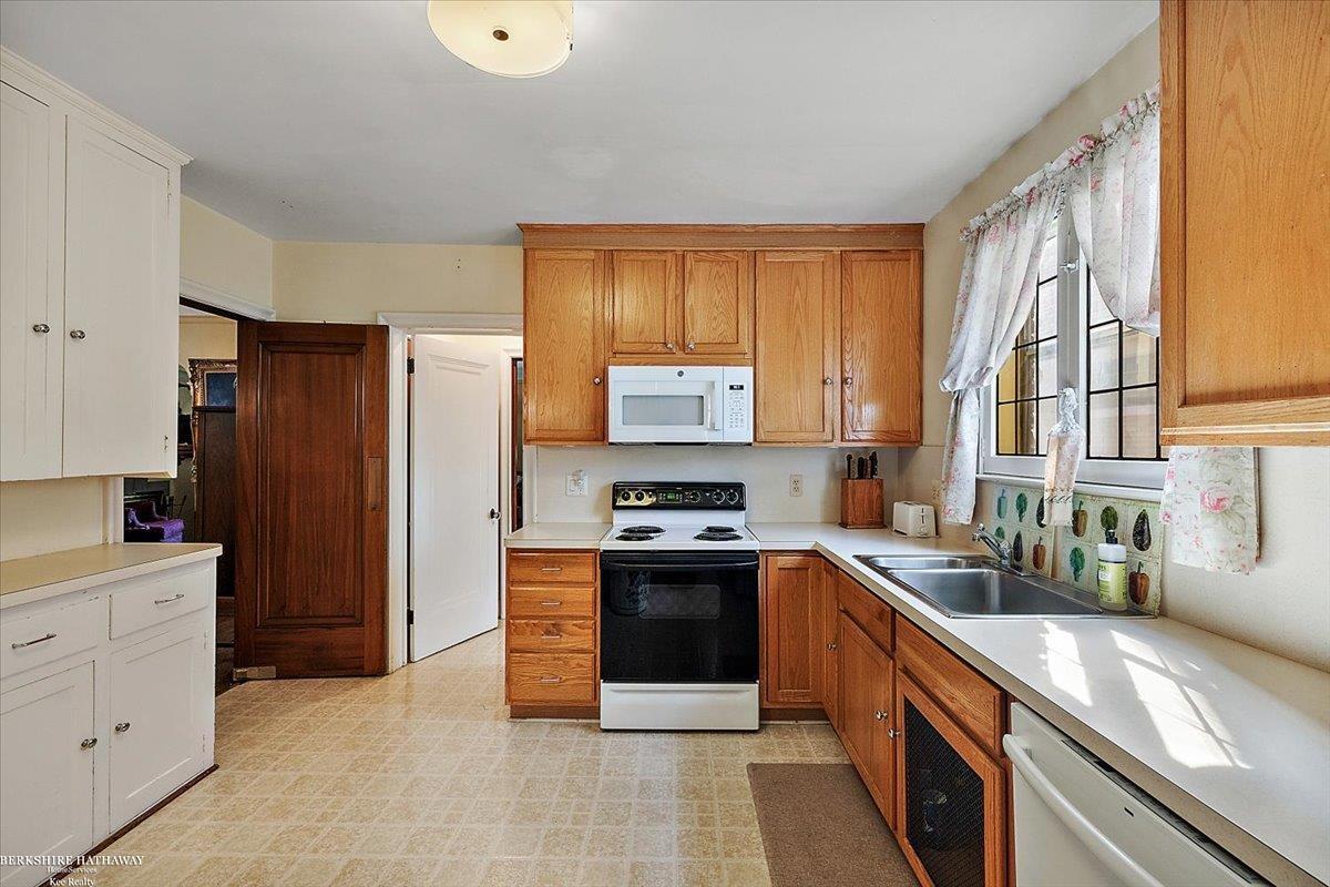 Detroit, Michigan 48224, United States, 3 Bedrooms Bedrooms, ,2 BathroomsBathrooms,Residential,Active,166234