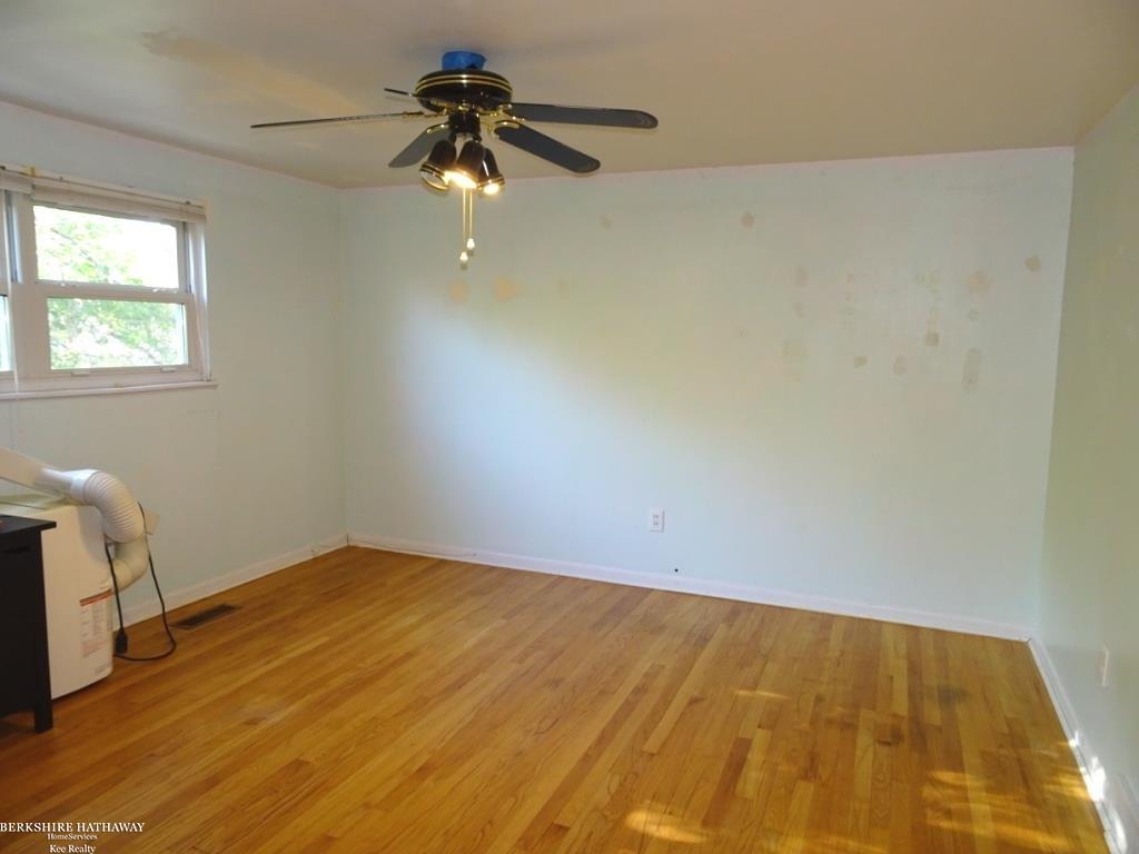 Fraser, Michigan 48026, United States, 4 Bedrooms Bedrooms, ,2 BathroomsBathrooms,Residential,Pending,137049