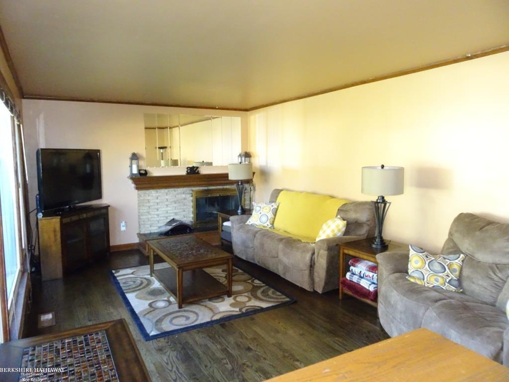 Fraser, Michigan 48026, United States, 4 Bedrooms Bedrooms, ,2 BathroomsBathrooms,Residential,Pending,137049